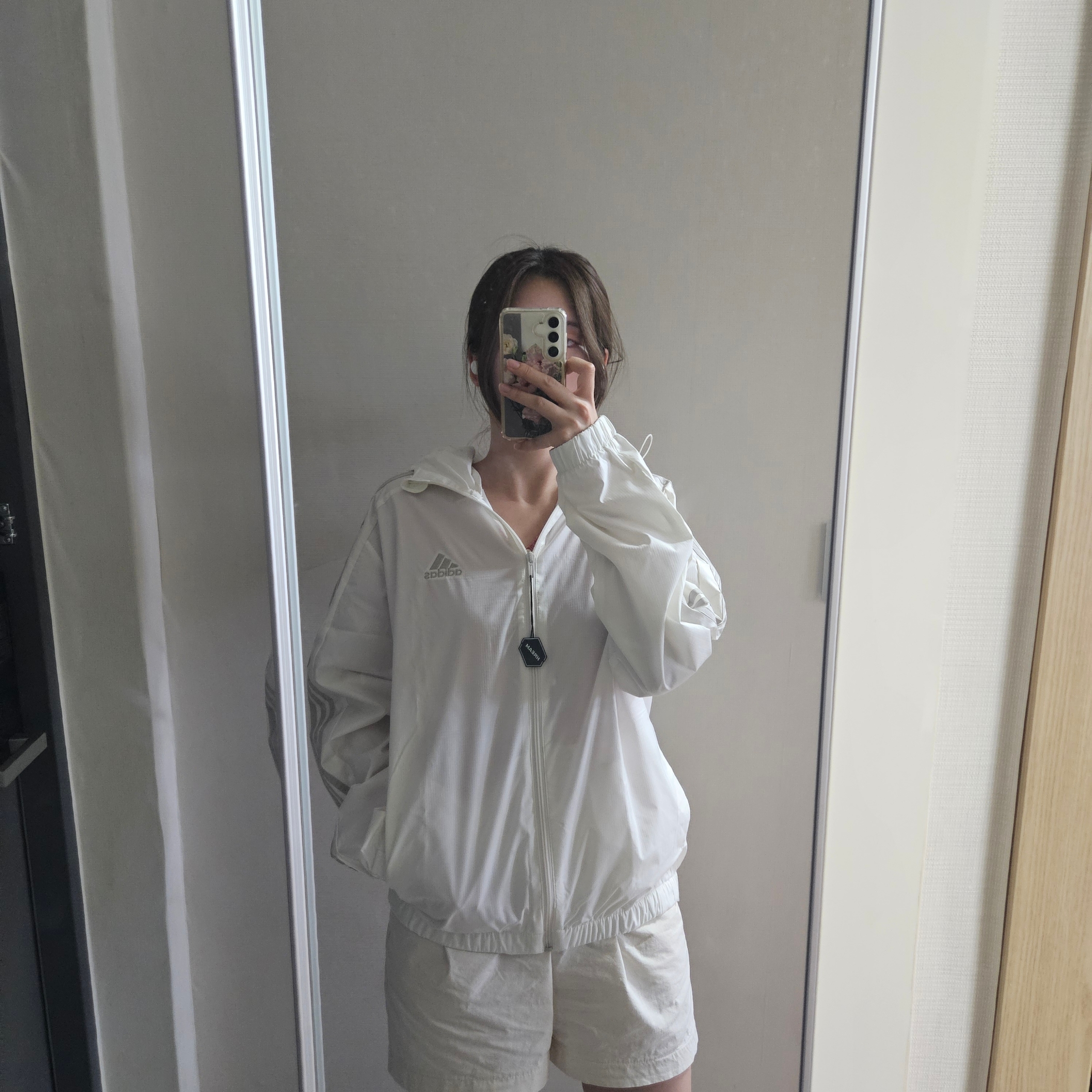 Adidas Essential 3S Woven Windbreaker Jacket Off White - KR Sizing 착용 스타일