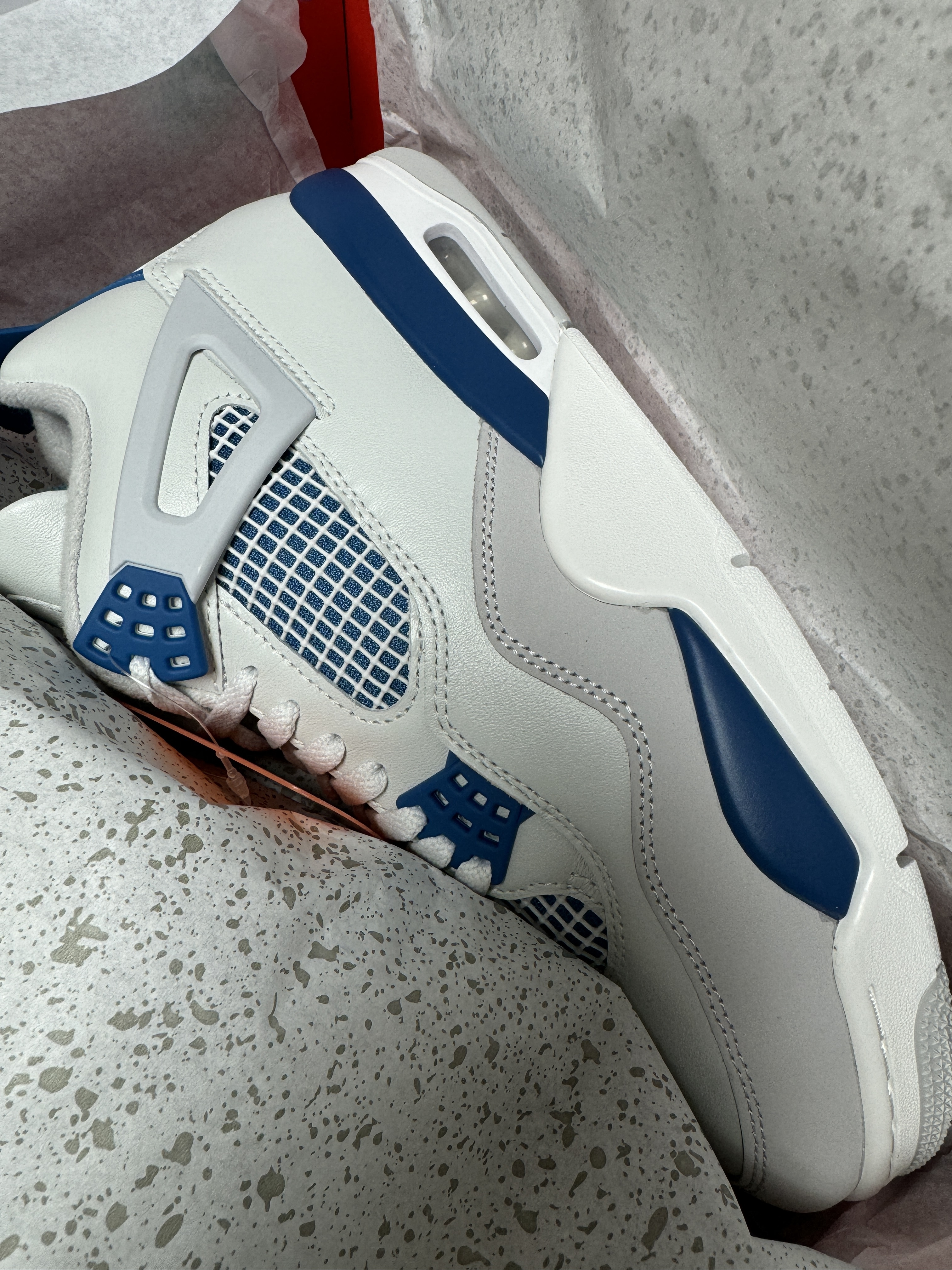Jordan 4 Retro Industrial Blue 착용 스타일
