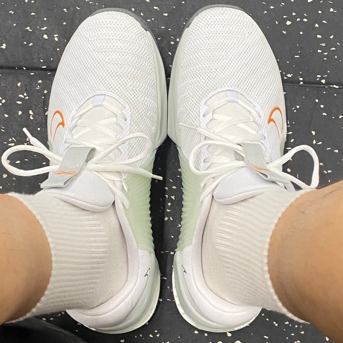 Nike Metcon 9 White Bright Mandarin 착용 스타일
