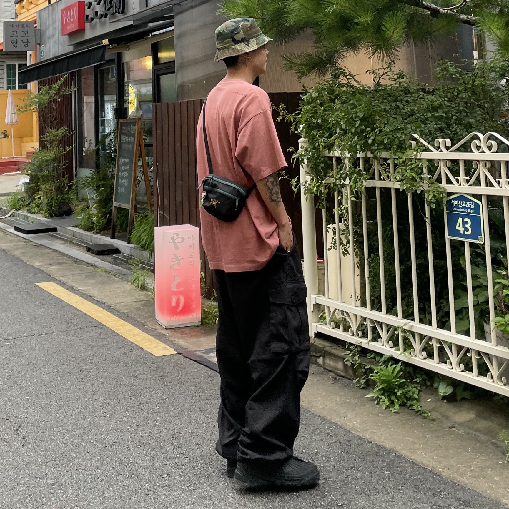 Arc'teryx Mantis 1 Waistpack Dark Magic 착용 스타일 - 1