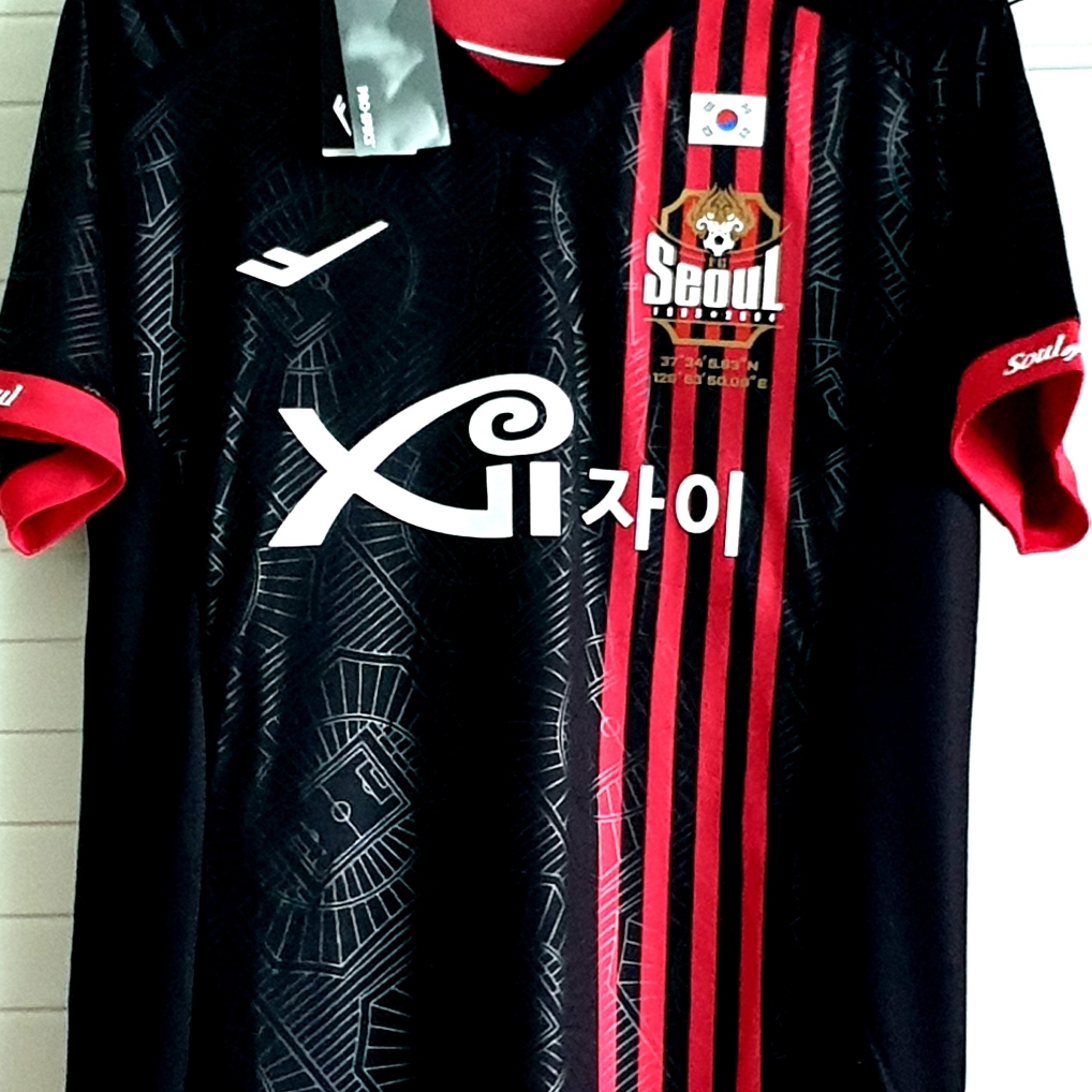 Prospecs FC Seoul Authentic Special Jersey 2024 Black (Non Marking Ver.) 착용 스타일