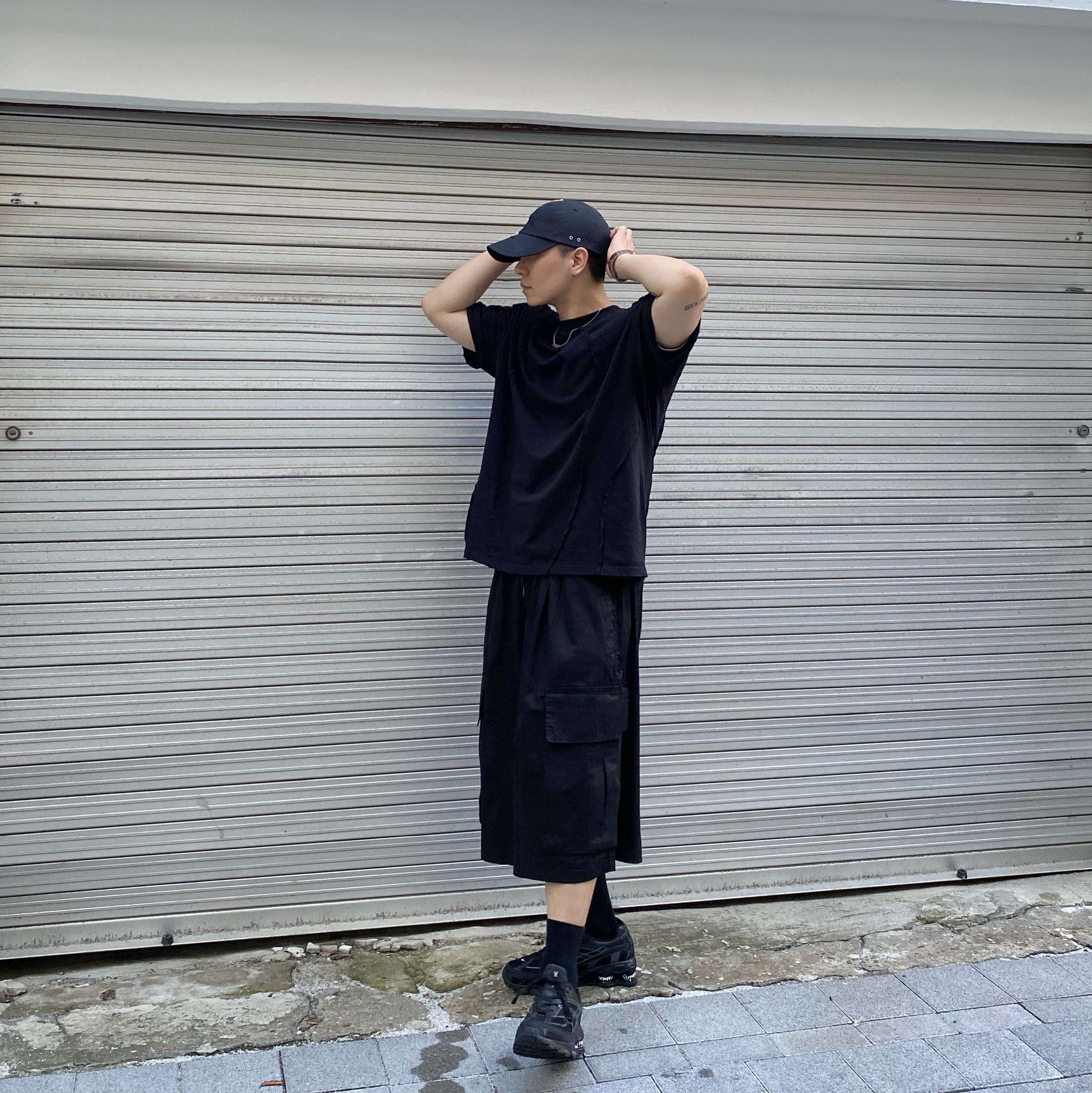 Farfromwhat Far Blank Cap Black, Nike x Supreme Shox Ride 2 SP Black 착용 스타일 - 1