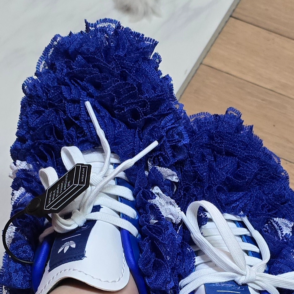 (W) Adidas x Caroline Hu Samba Lace Blue 착용 스타일