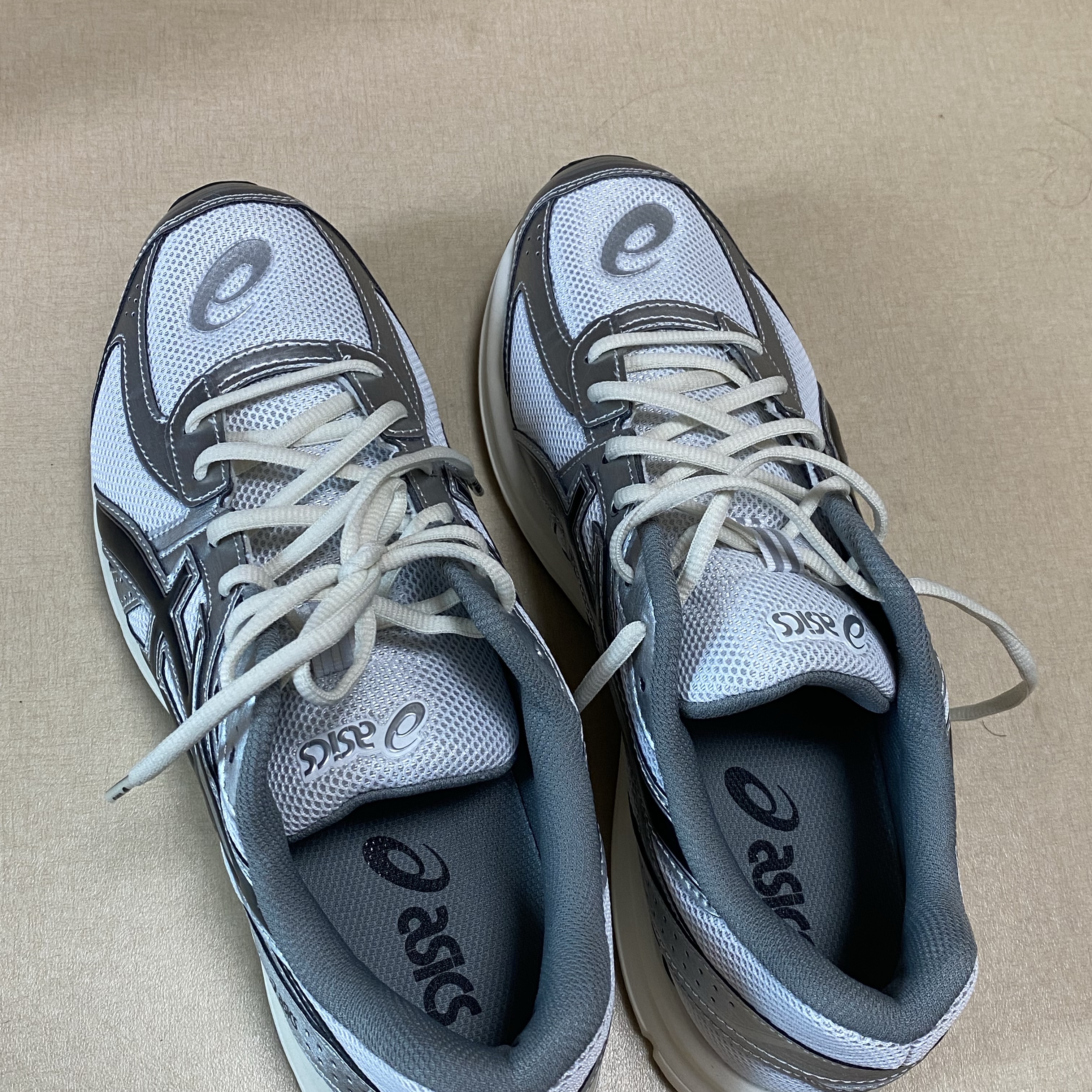 Asics Jog 100 S White Black - 2E Wide 착용 스타일
