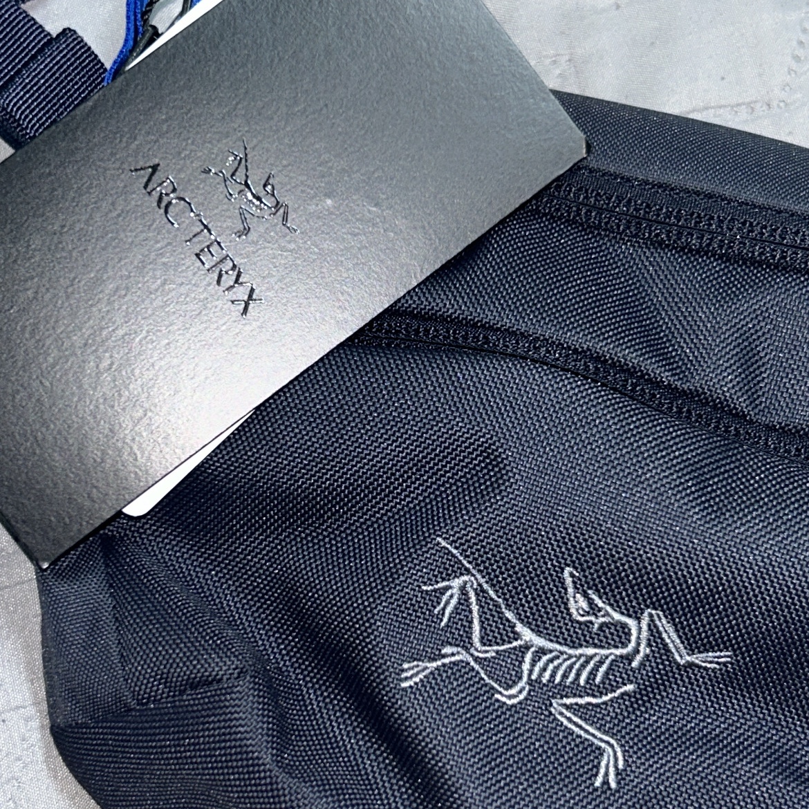 Arc'teryx Mantis 1 Waistpack Black Sapphire Vitality 착용 스타일