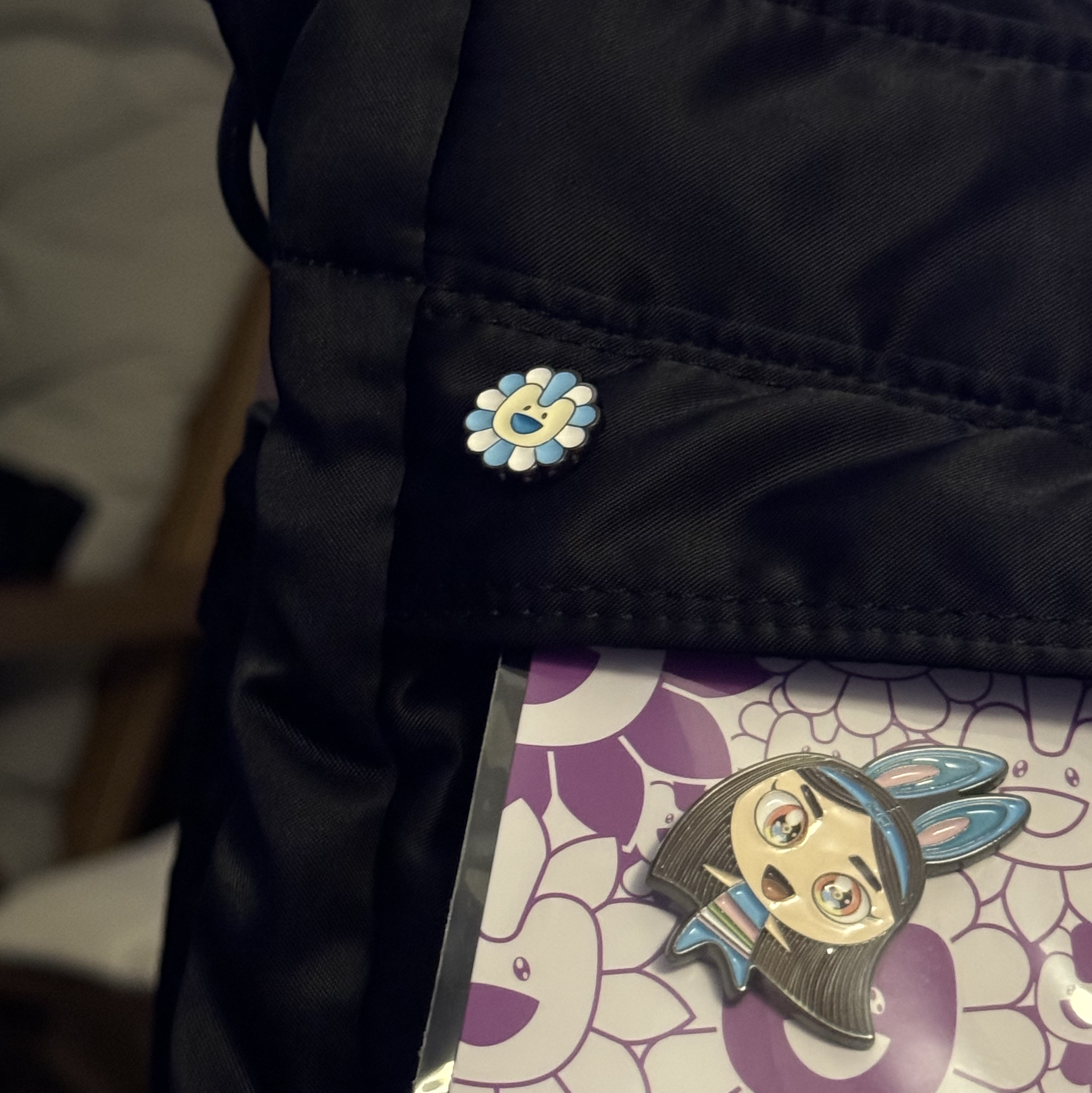 NewJeans x Murakami Metal Pin Badge Minji Blue, Porter Tanker 2Way Tote Bag Black 착용 스타일