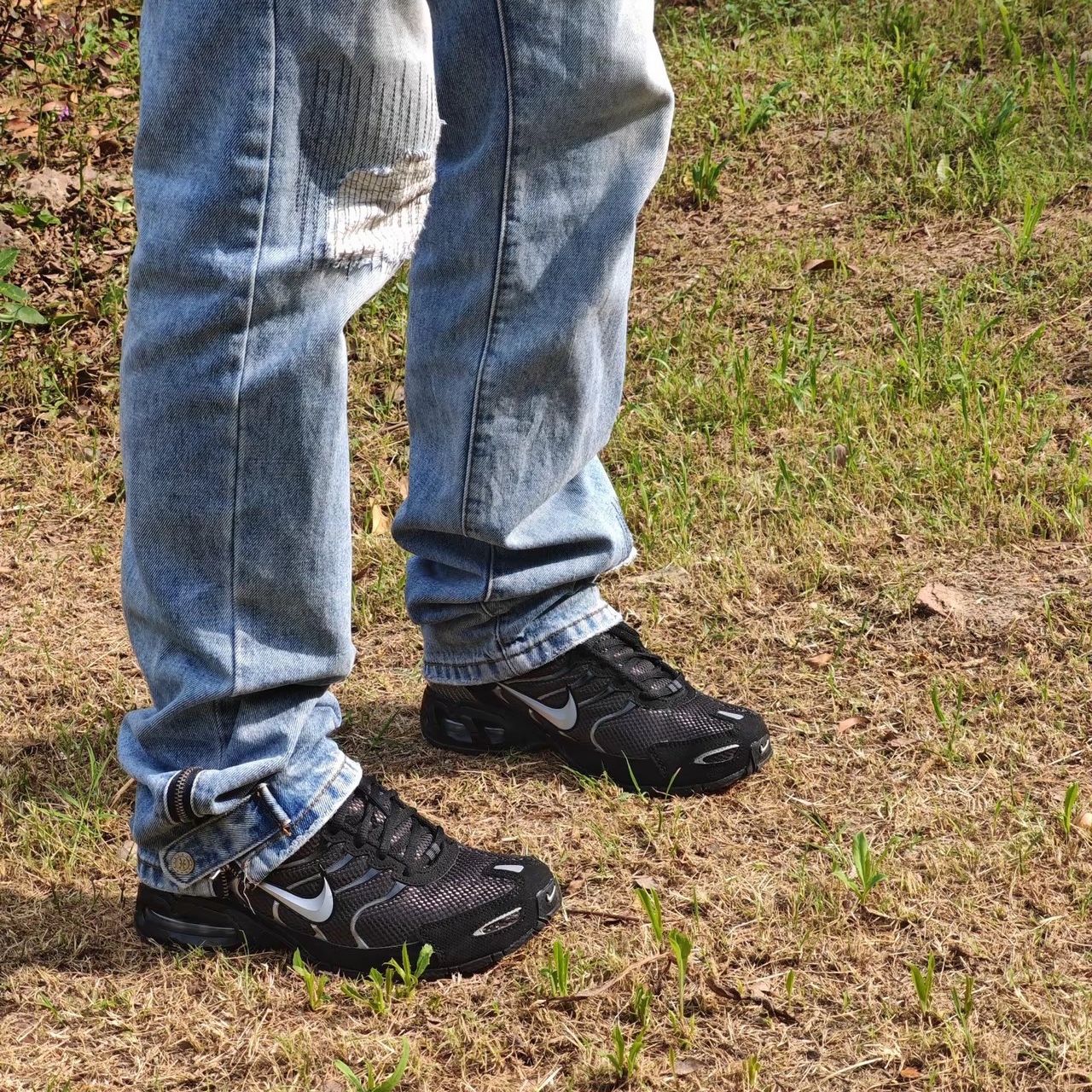 Nike Air Max Torch 4 Anthracite Metallic Silver 착용 스타일