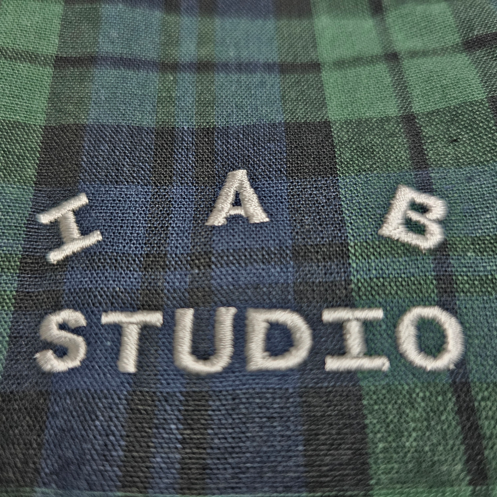 IAB Studio Blackwatch Tartan Shirt Blue Green 착용 스타일 - 2