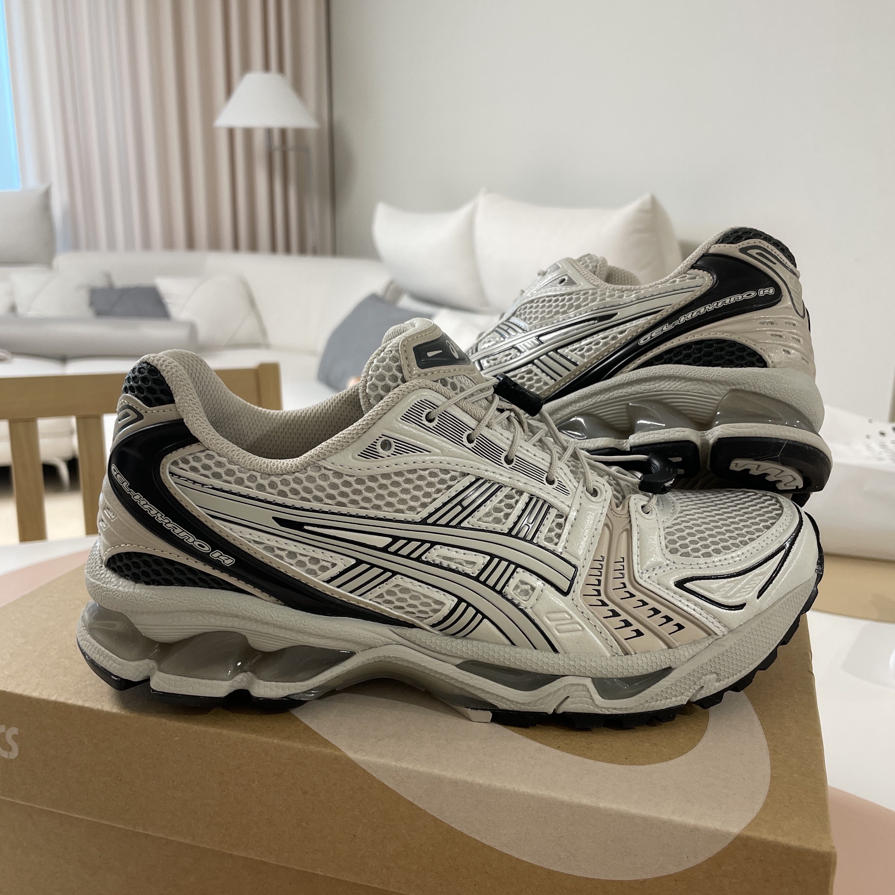 Asics Unlimited Gel-Kayano 14 Smoke Grey, Asics Unlimited Gel-Kayano 14 Oyster Grey Clay Grey 착용 스타일 - 1