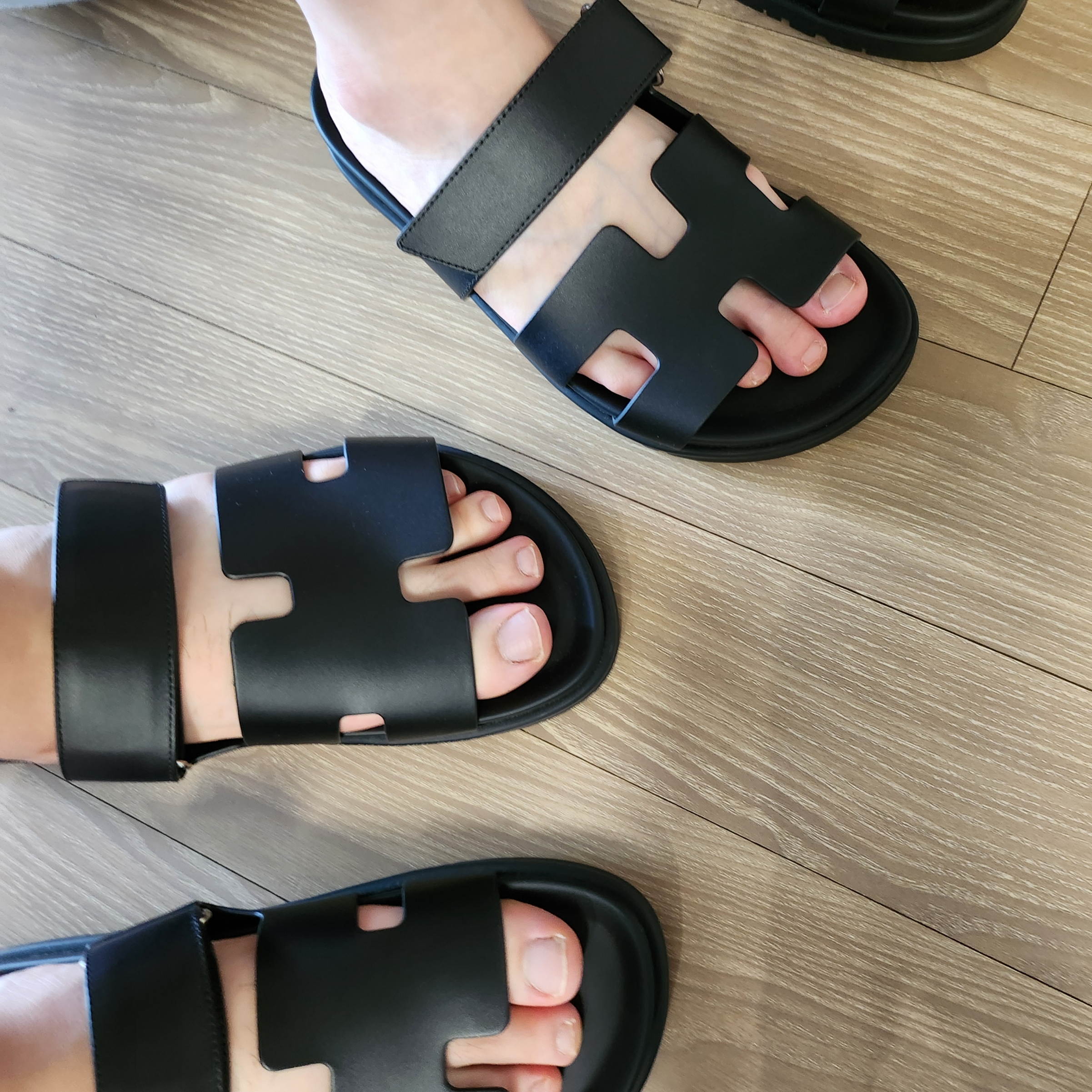 (W) Hermes Chypre Sandal Calfskin & Noir 착용 스타일 - 2
