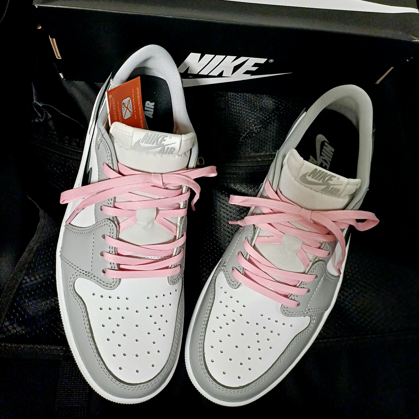 Jordan 1 Retro Low OG Wolf Grey and White 착용 스타일 - 2