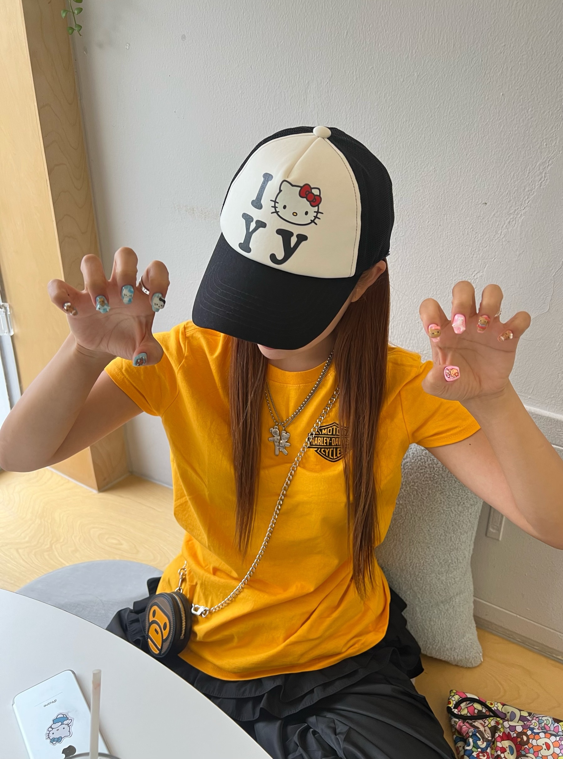 Open Yy x Hello Kitty Trucker Cap Black, NewJeans Supernatural NJ x Murakami Drawstring Bag Ver. 착용 스타일