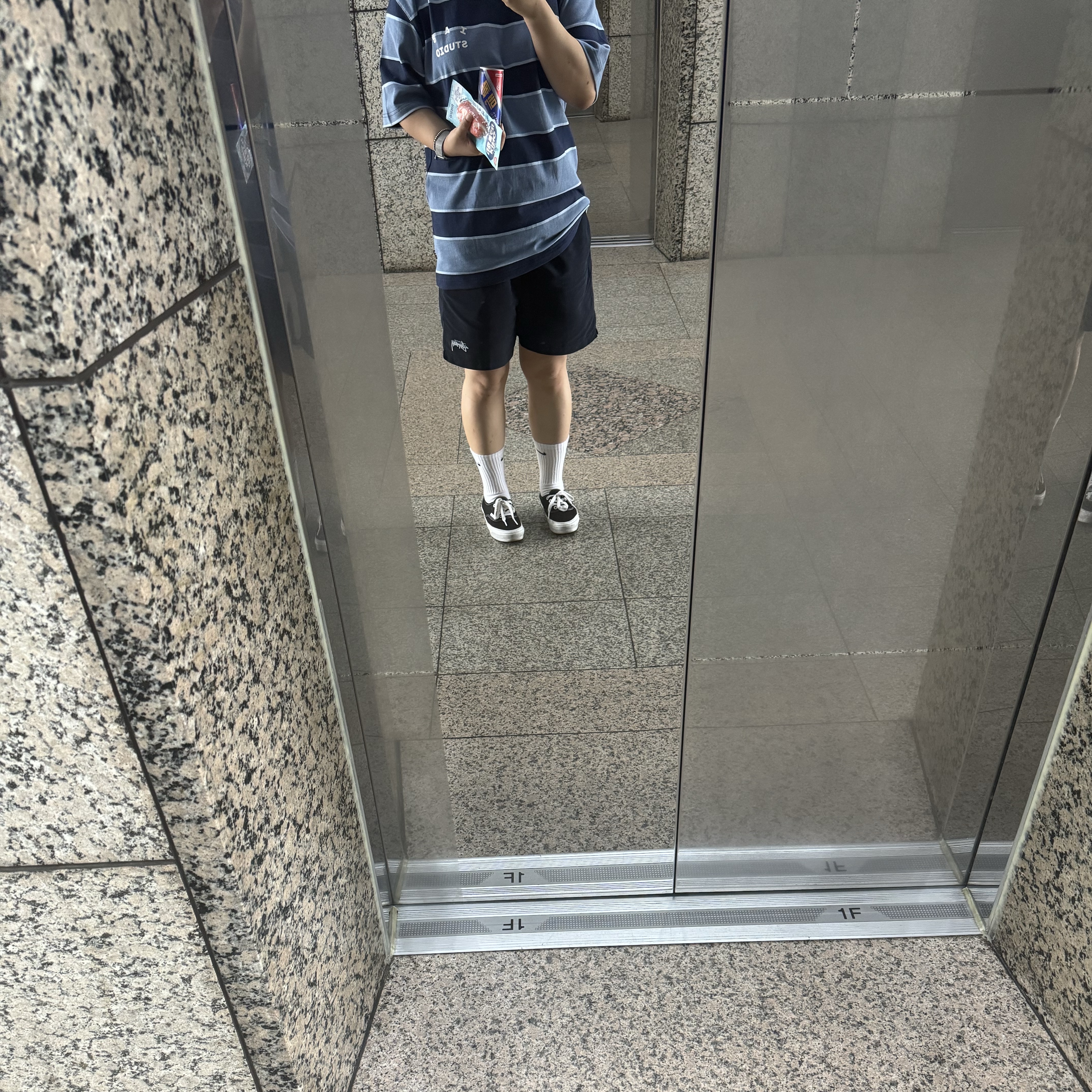 IAB Studio Striped T-Shirt Blue White, Nike x Stussy Shorts Black (FJ9167-010) 착용 스타일
