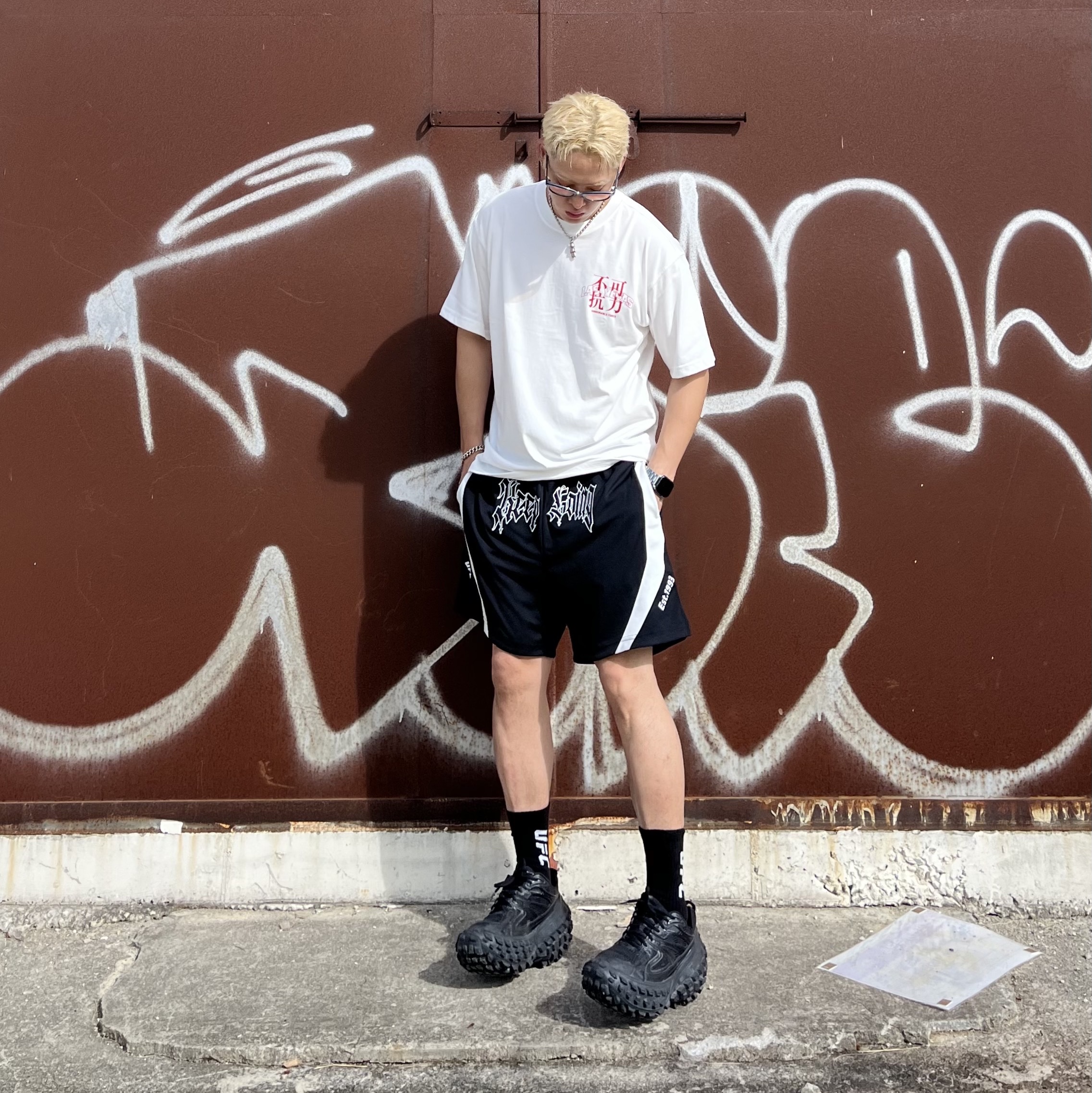 Balenciaga Defender Sneakers Black 착용 스타일 - 1