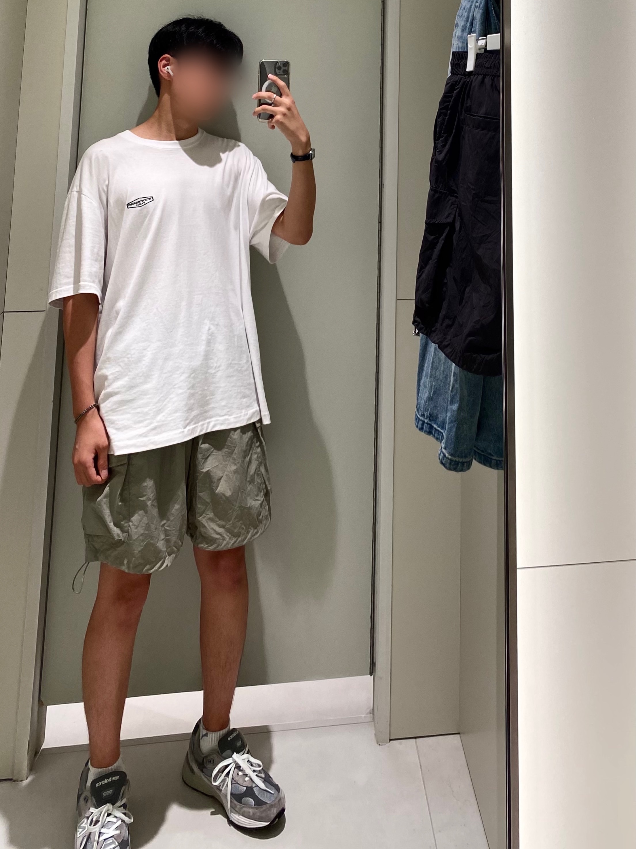 Wooyoungmi Black Back Logo T-Shirt White - 22SS, New Balance 992 Made in USA Grey - D Standard 착용 스타일 - 2