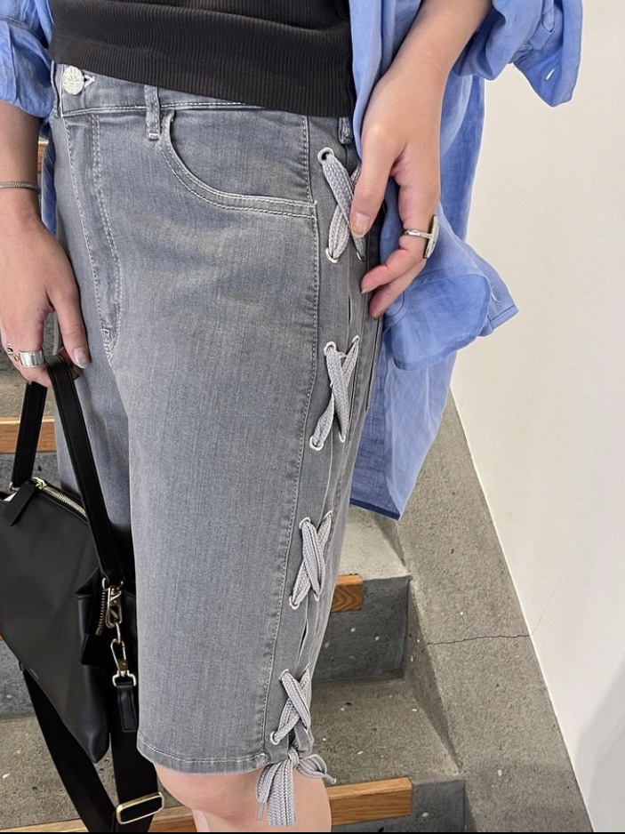 Baum Und Pferdgarten Women Neo Grey Worn Out Denim - 24FW 착용 스타일 - 4