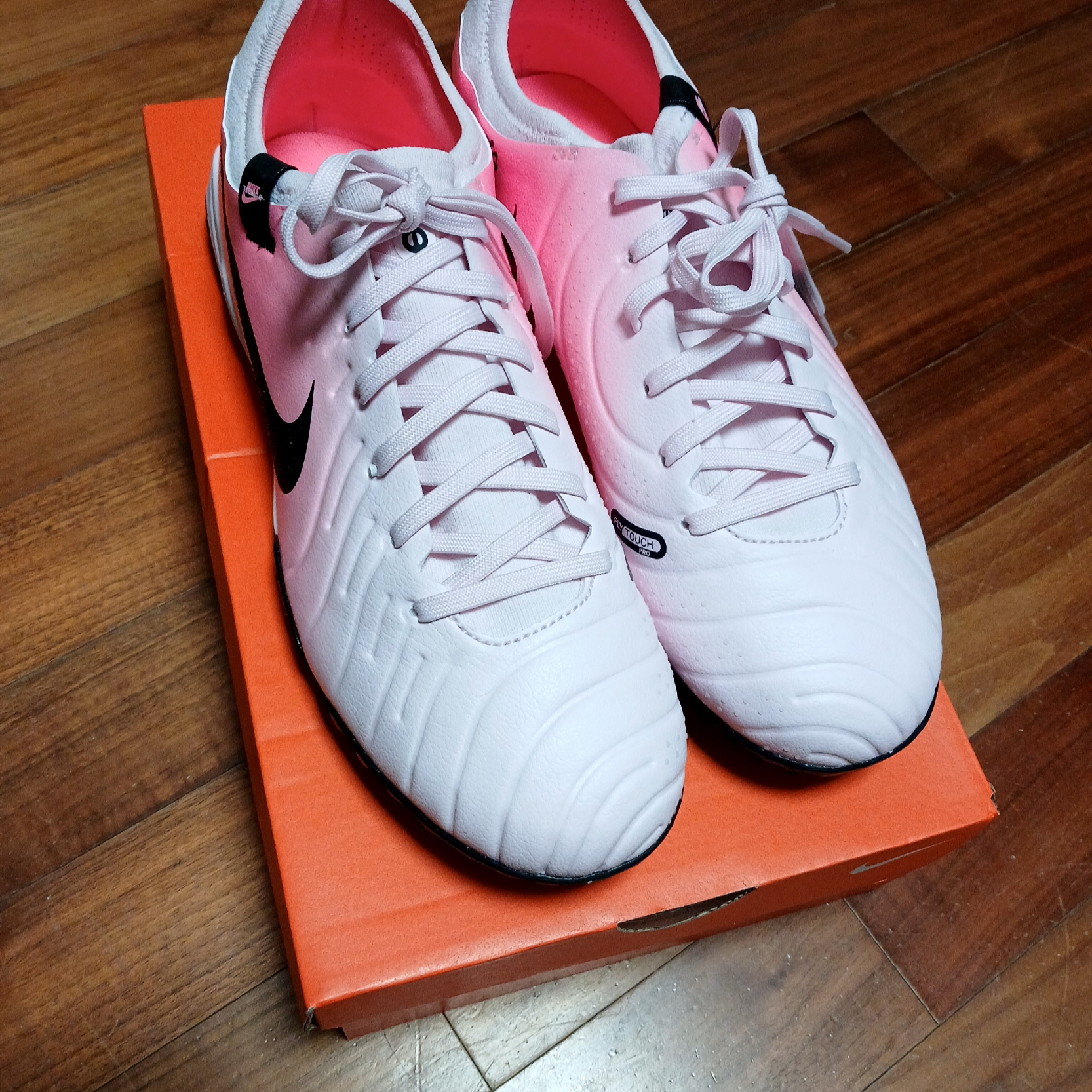 Nike Tiempo Legend 10 Pro TF Pink Foam Black 착용 스타일 - 3