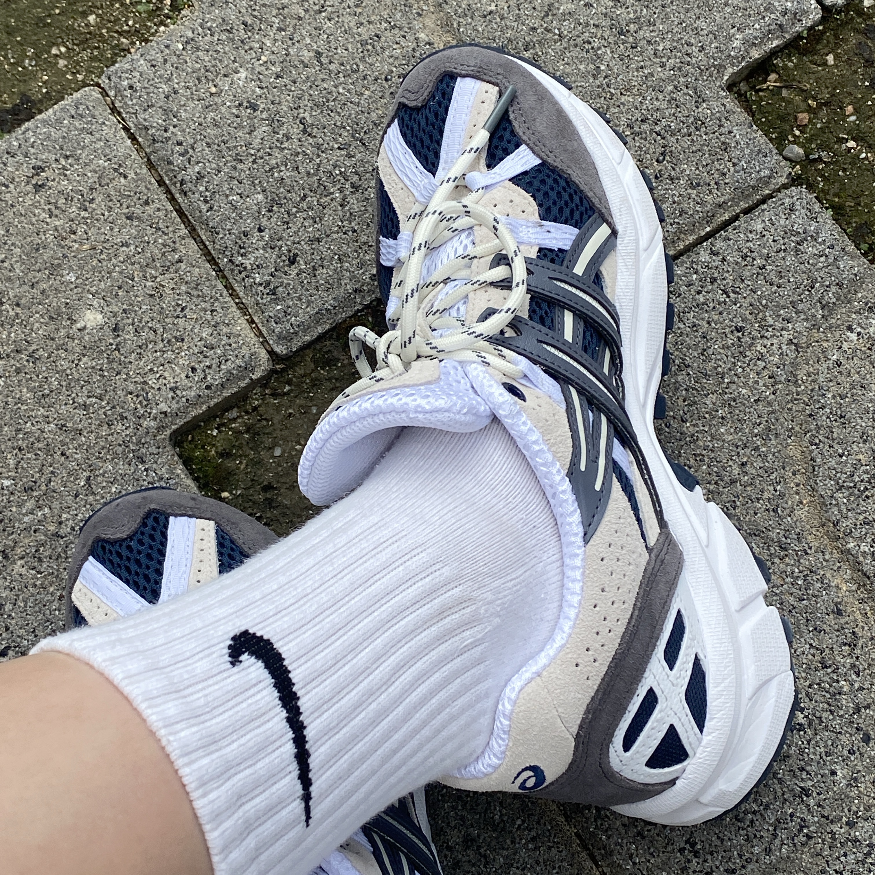 Asics Gel-Sonoma 15-50 French Blue, Nike Everyday Cushioned Training Crew Socks White (3 Pack/Korean Ver.) 착용 스타일