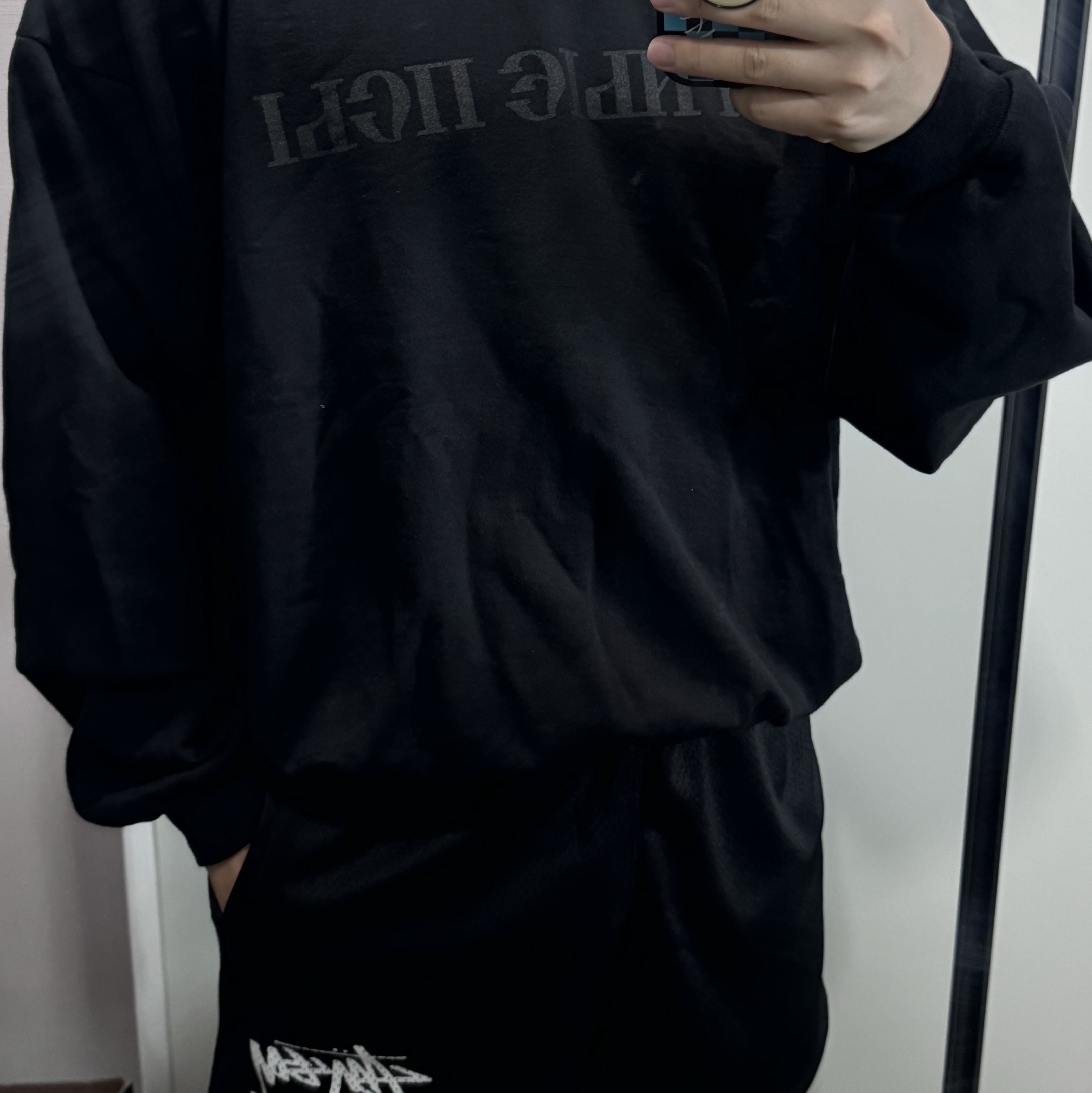 Yeezy x Gosha Rubchinskiy YZY Black Dogs Hoodie Black, Stussy Surfman Mesh Shorts Black 착용 스타일