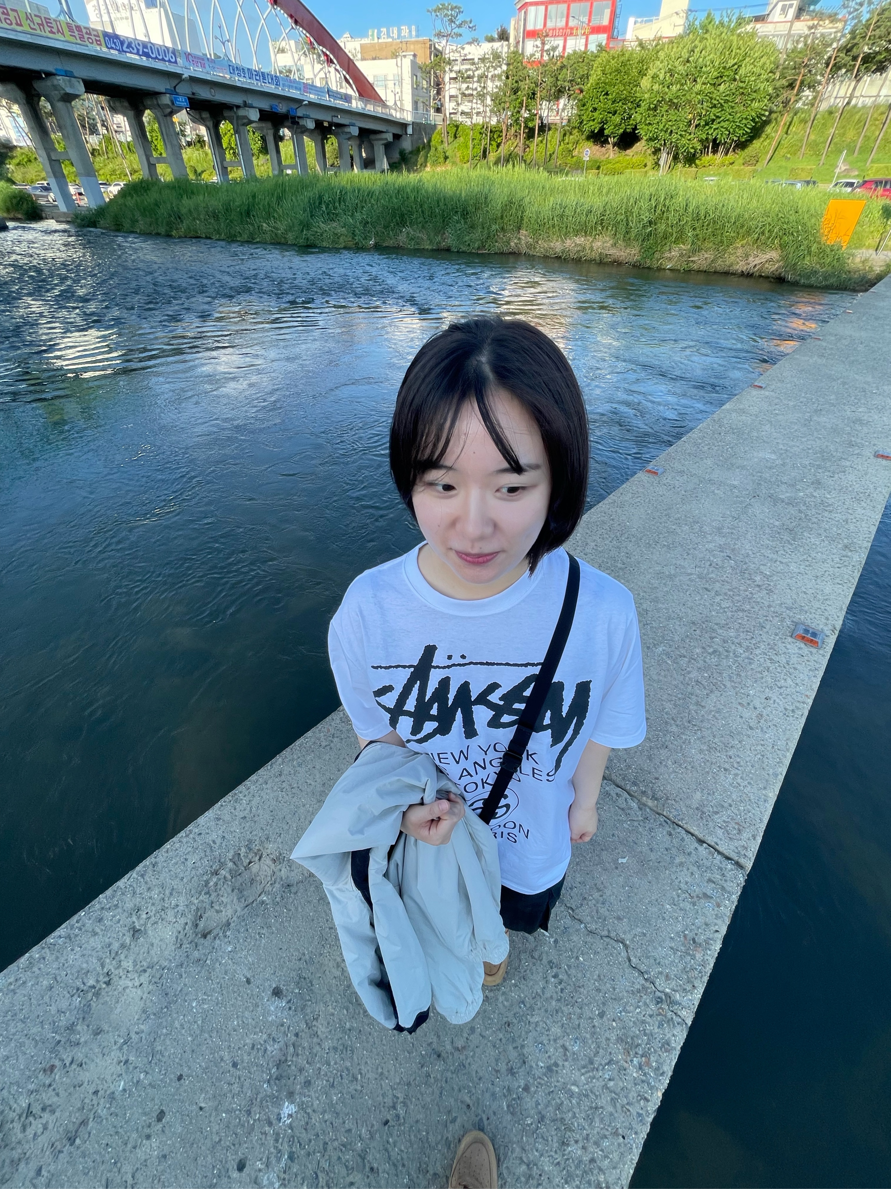 Stussy World Tour T-Shirt White 2024,2025 착용 스타일