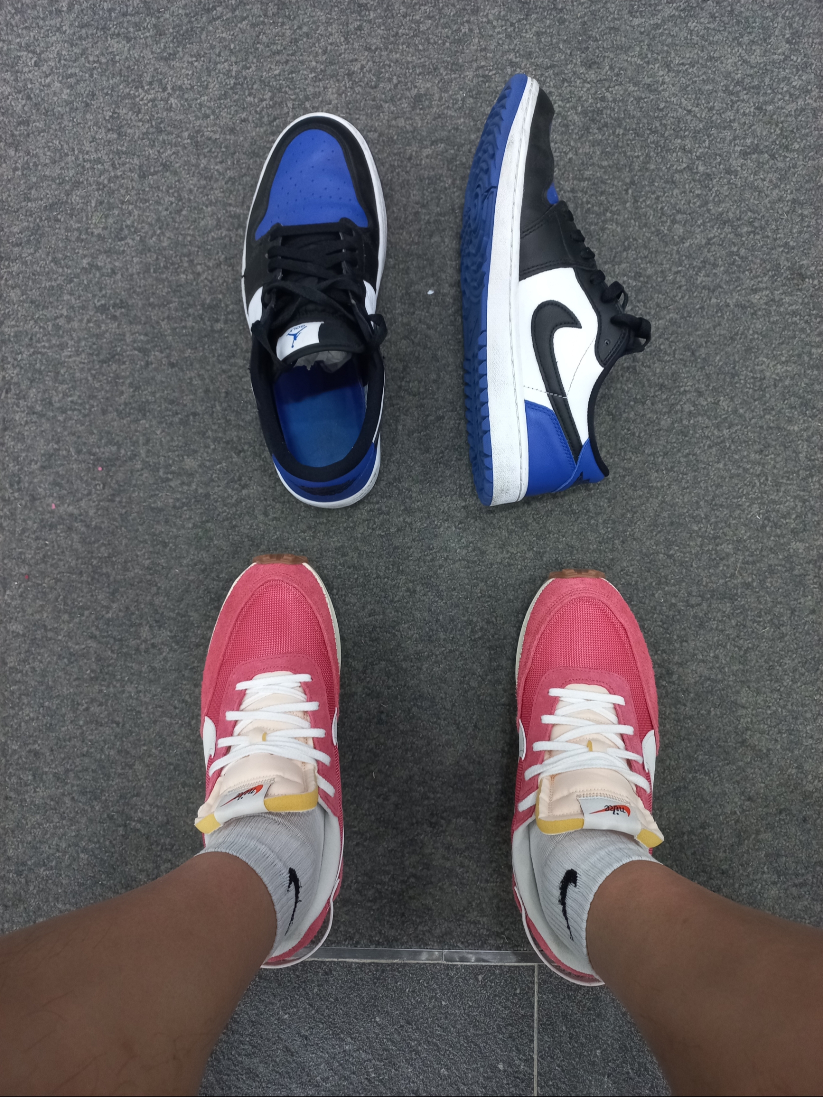 Jordan 1 Low Golf Sport Royal, (W) Nike Waffle Debut Vintage Adobe Coconut Milk 착용 스타일