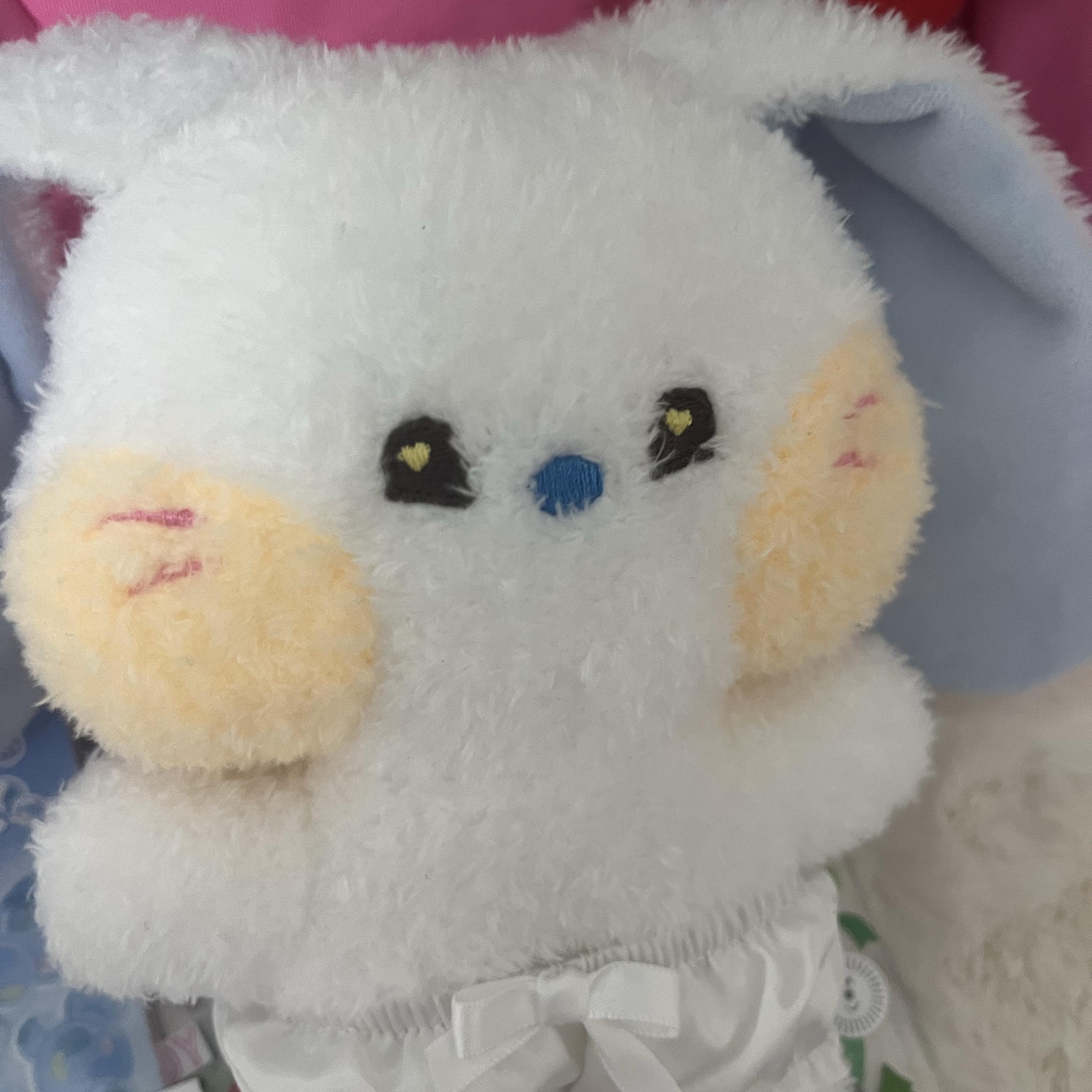 NewJeans Bunini Costume Plush White 착용 스타일