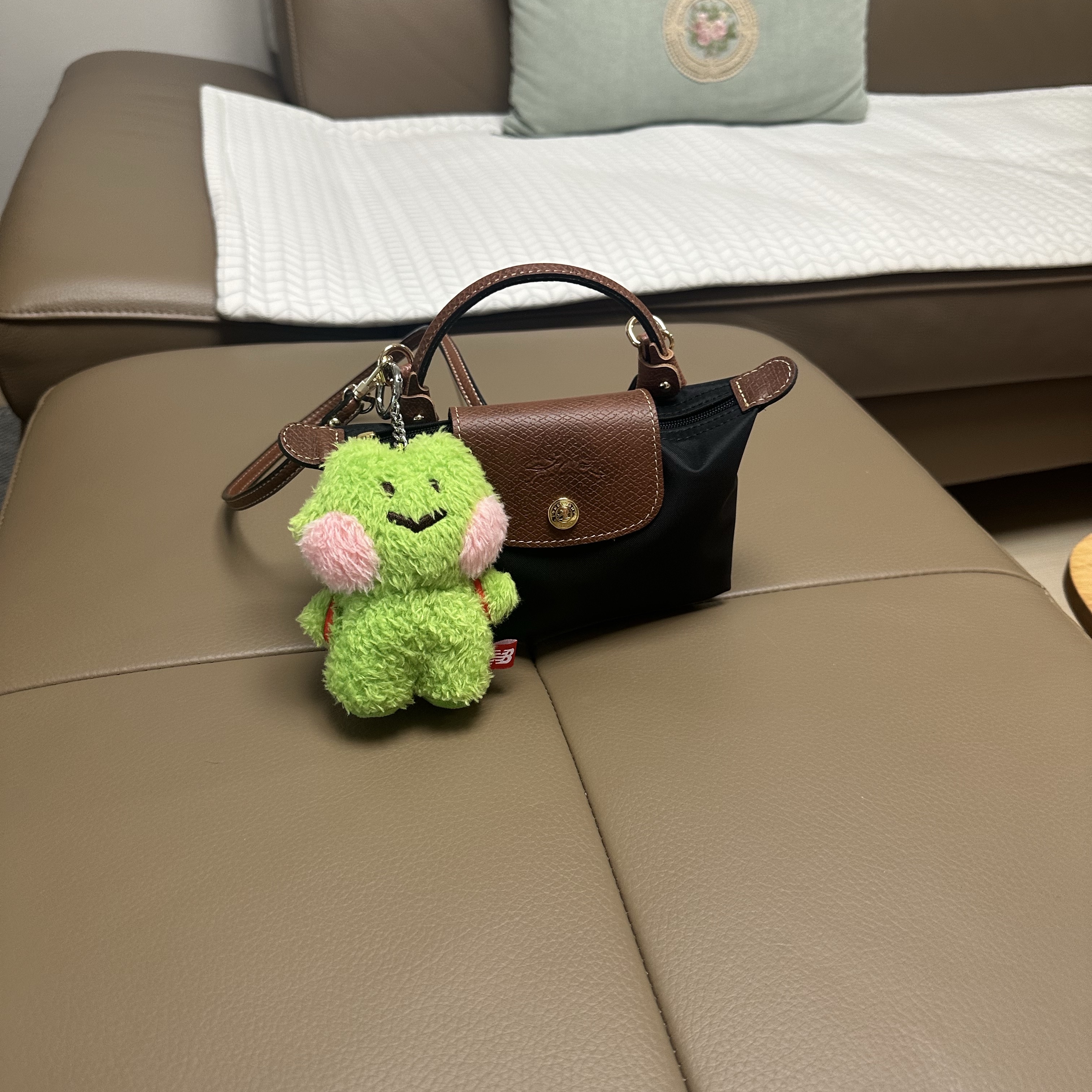 Longchamp Le Pliage Original Handle Pouch Black 착용 스타일