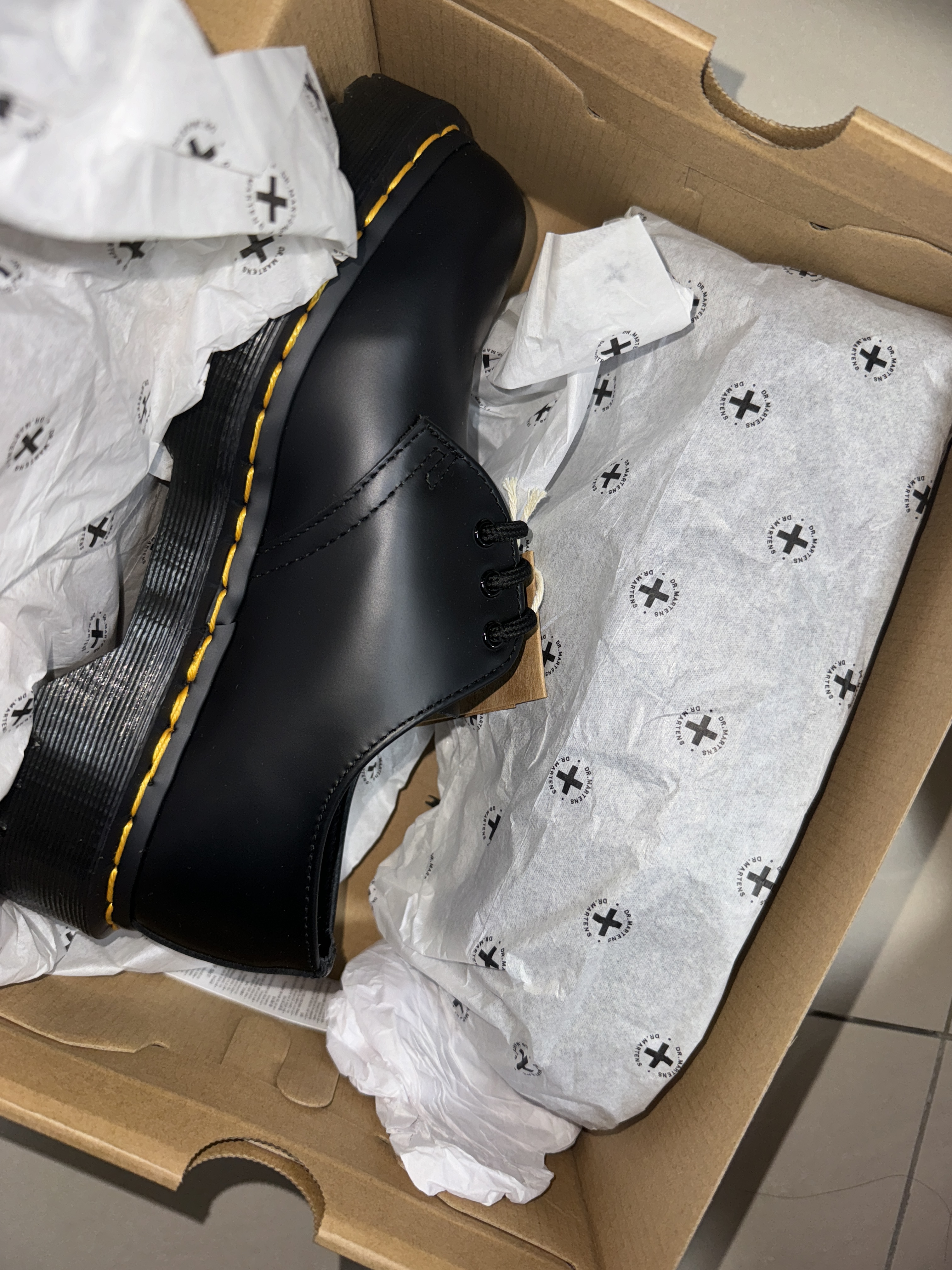 Dr. Martens 1461 Bex Black 착용 스타일 - 2