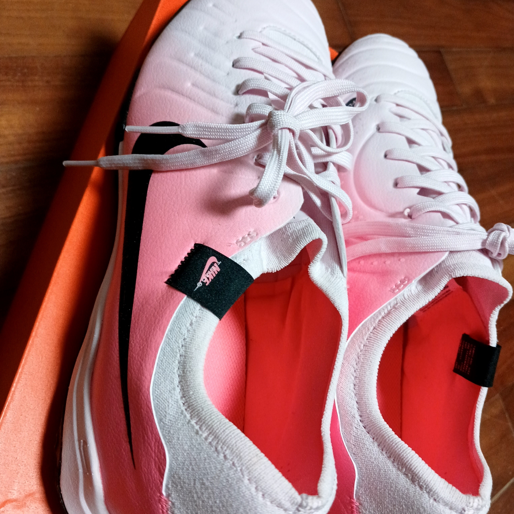 Nike Tiempo Legend 10 Pro TF Pink Foam Black 착용 스타일 - 2