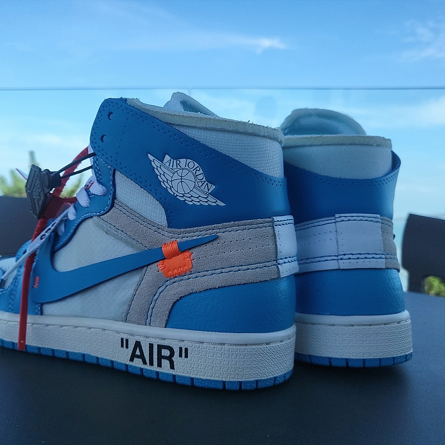 Jordan 1 x Off-White Retro High University Blue 착용 스타일 - 2