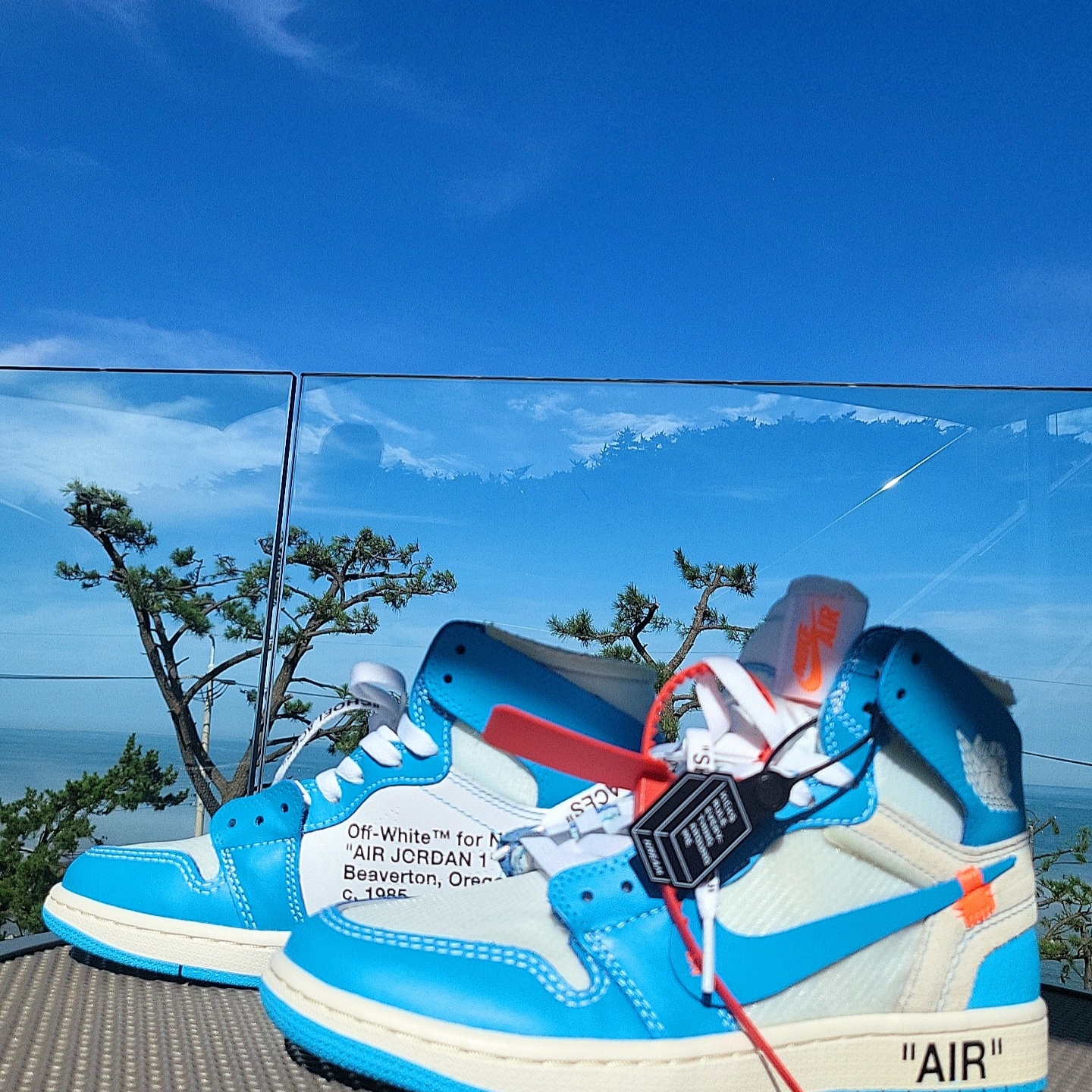 Jordan 1 x Off-White Retro High University Blue 착용 스타일 - 1