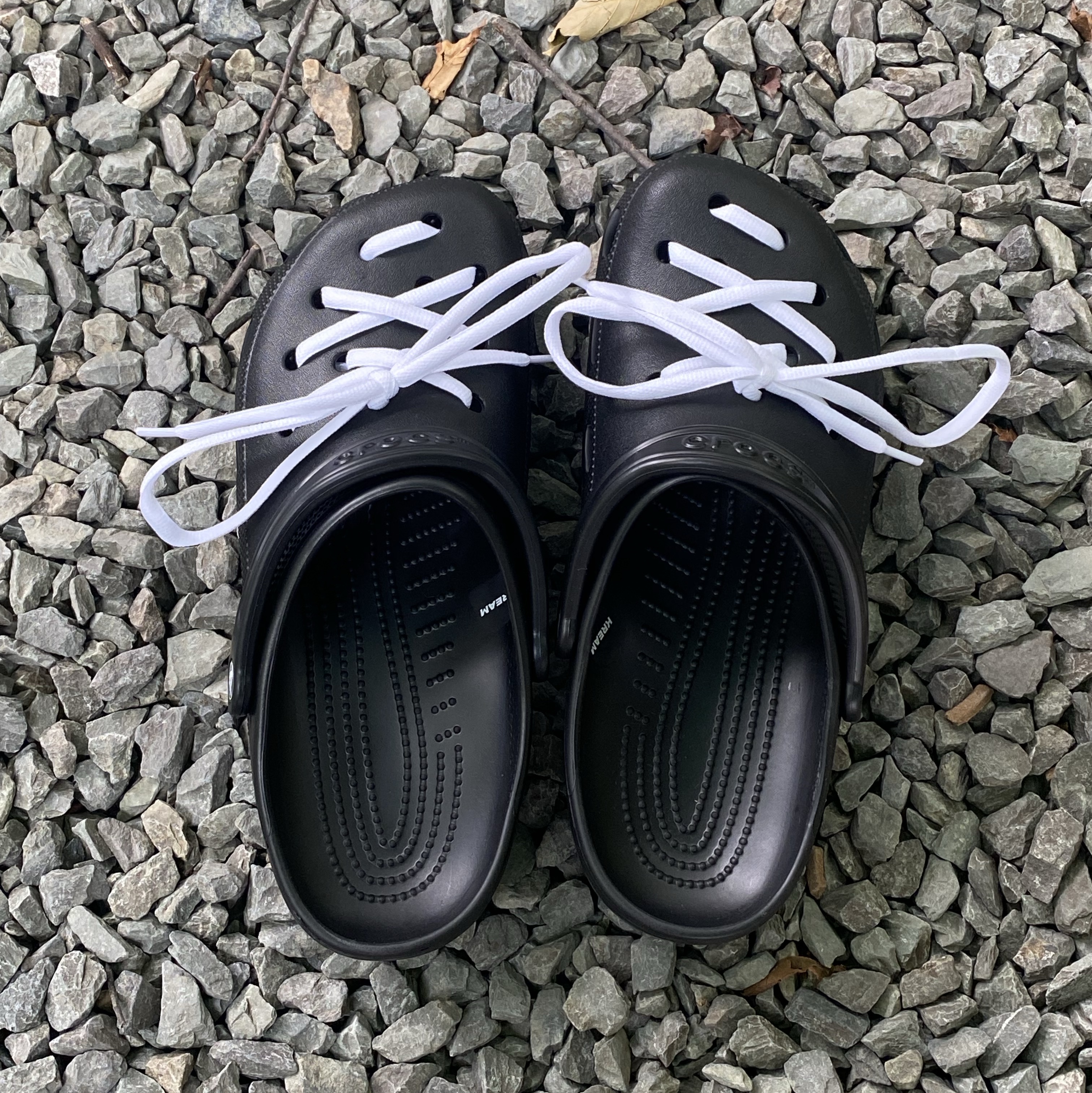 Crocs Classic Clog Black 착용 스타일