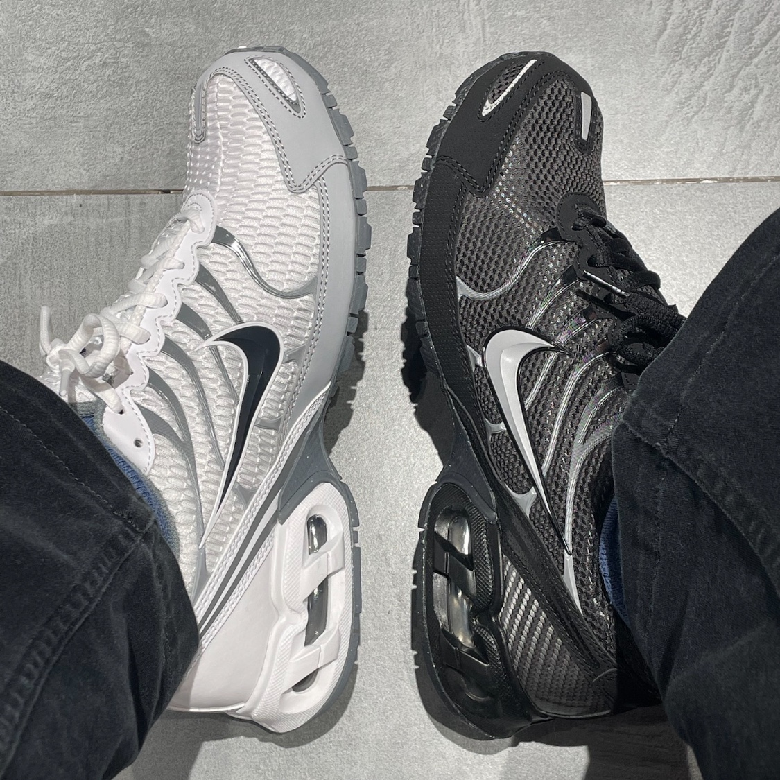 Nike Air Max Torch 4 Anthracite Metallic Silver 착용 스타일