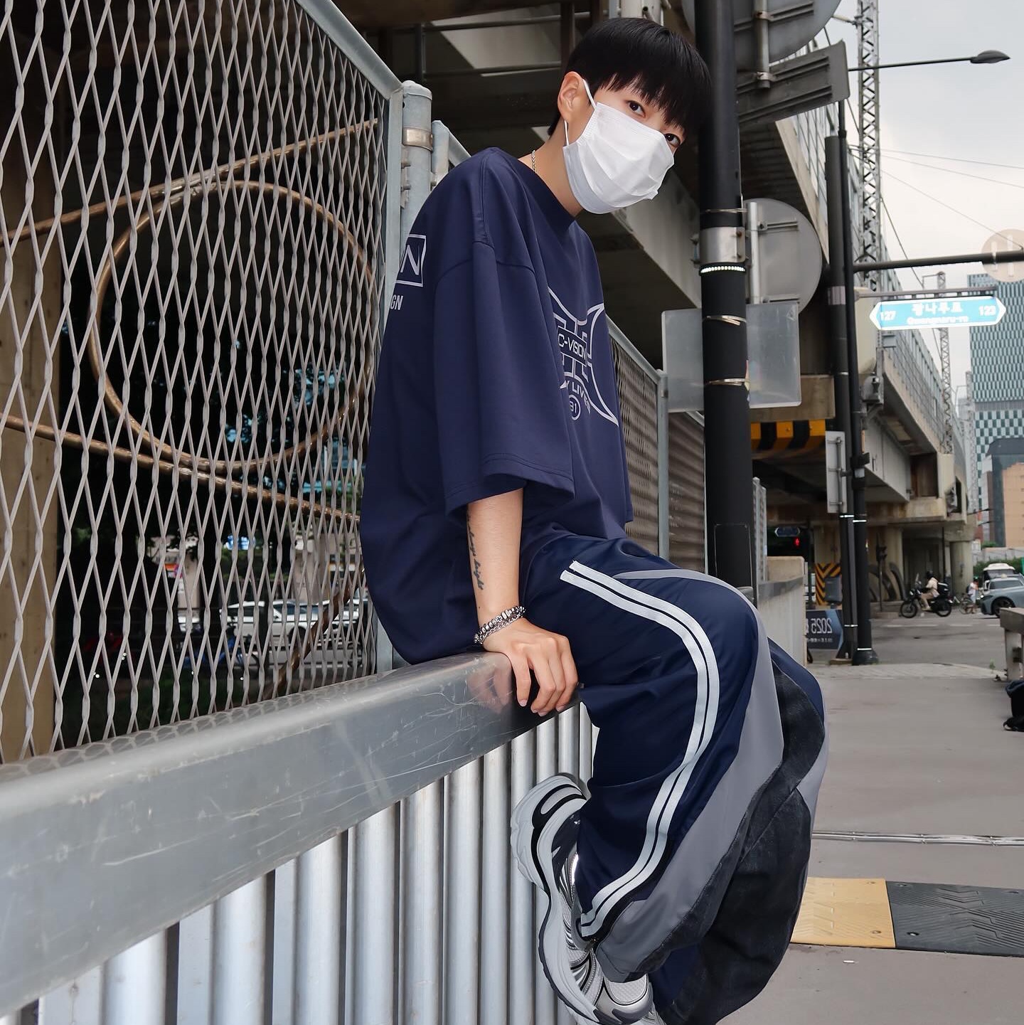 Civision by CSC Hybrid Track Pants Ver.2, Civision by CSC City Lives 81 T-Shirt Navy 착용 스타일 - 5