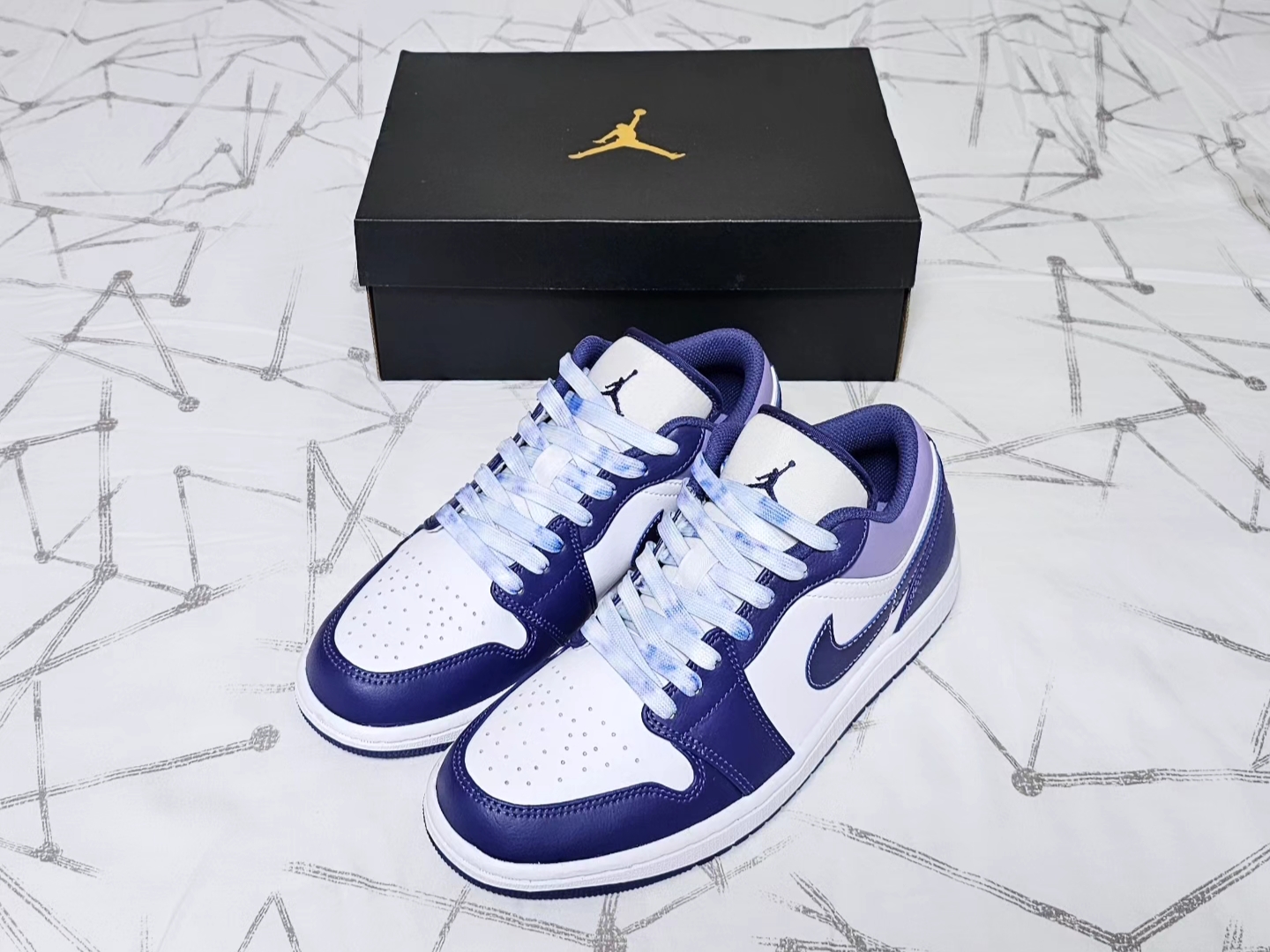 Jordan 1 Low Sky J Purple White 착용 스타일 - 1