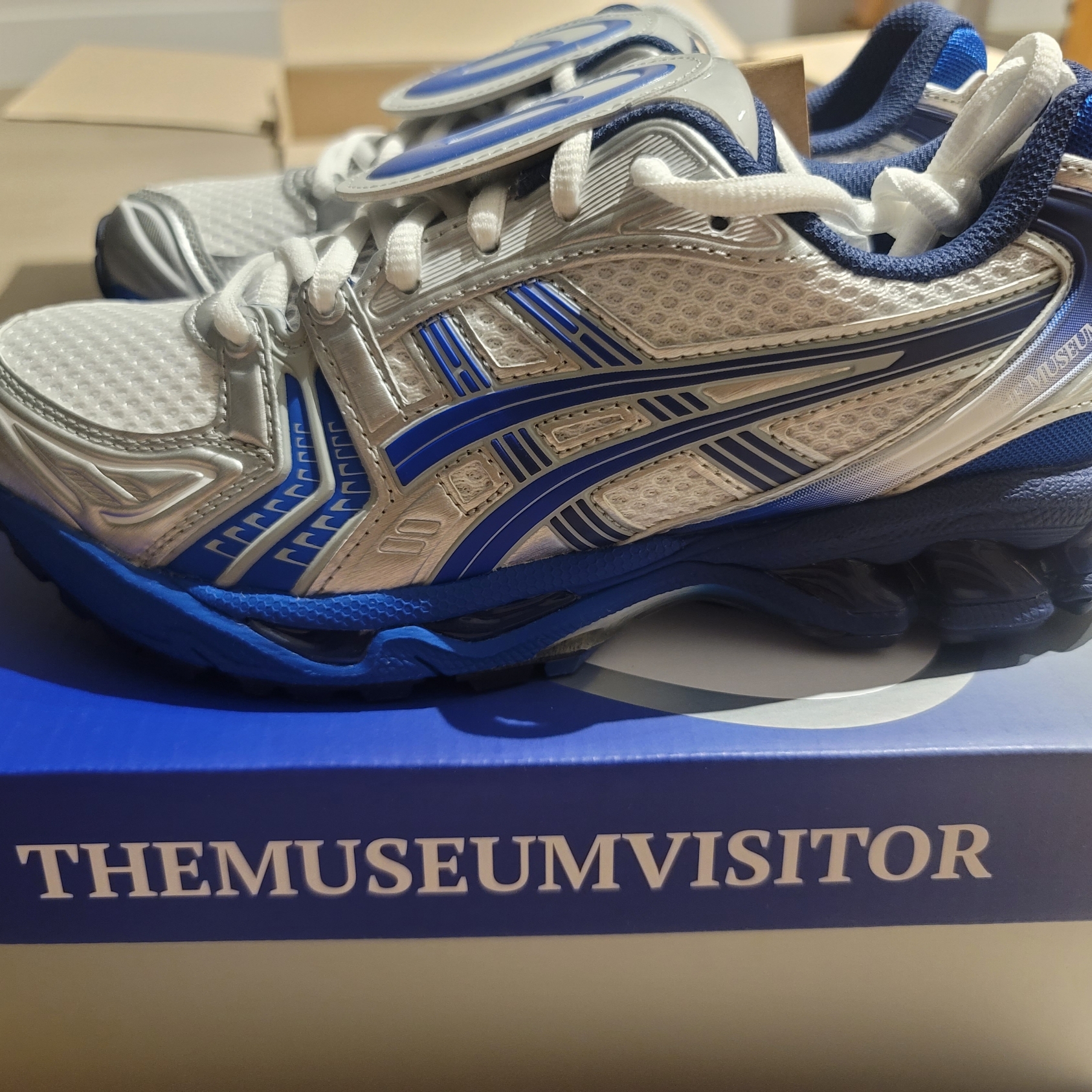 Asics x The Museum Visitor Gel-Kayano 14 Polar Shade Illusion Blue 착용 스타일 - 3