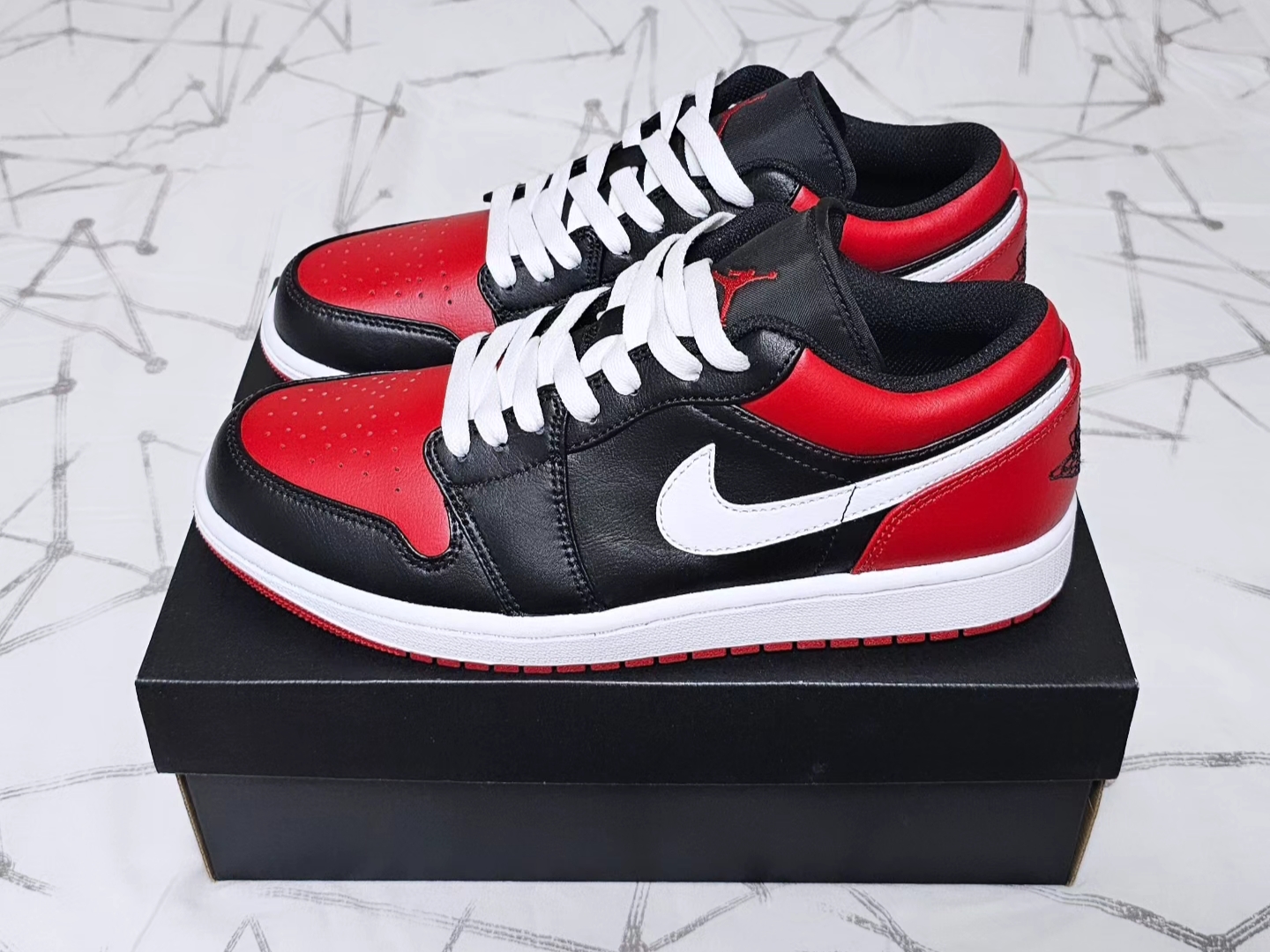 Jordan 1 Low Alternate Bred Toe 착용 스타일 - 2