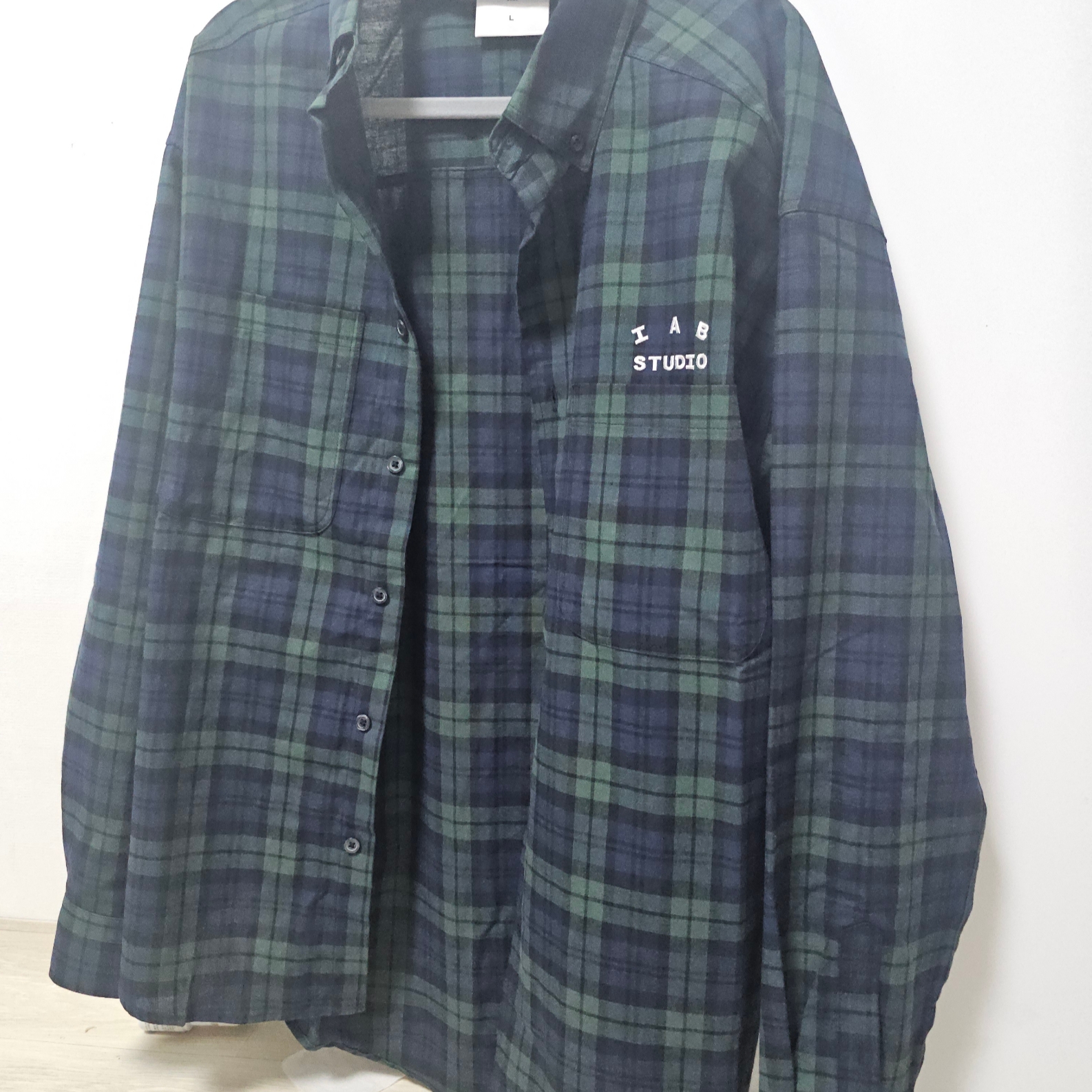IAB Studio Blackwatch Tartan Shirt Blue Green 착용 스타일