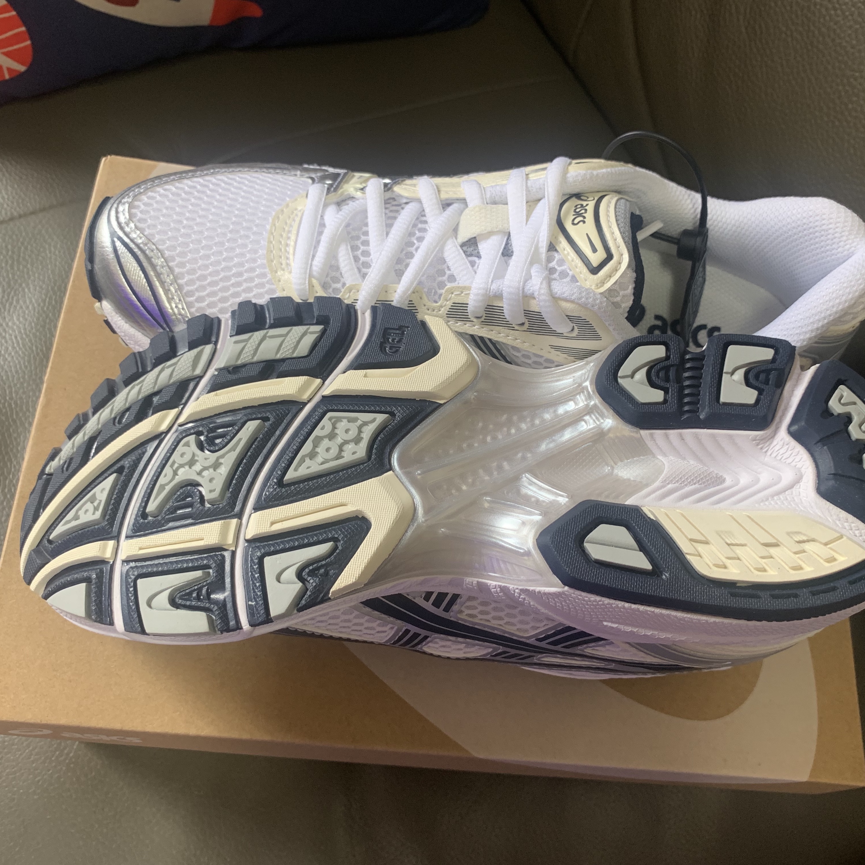 (W) Asics Gel-Kayano 14 White Midnight 착용 스타일 - 3