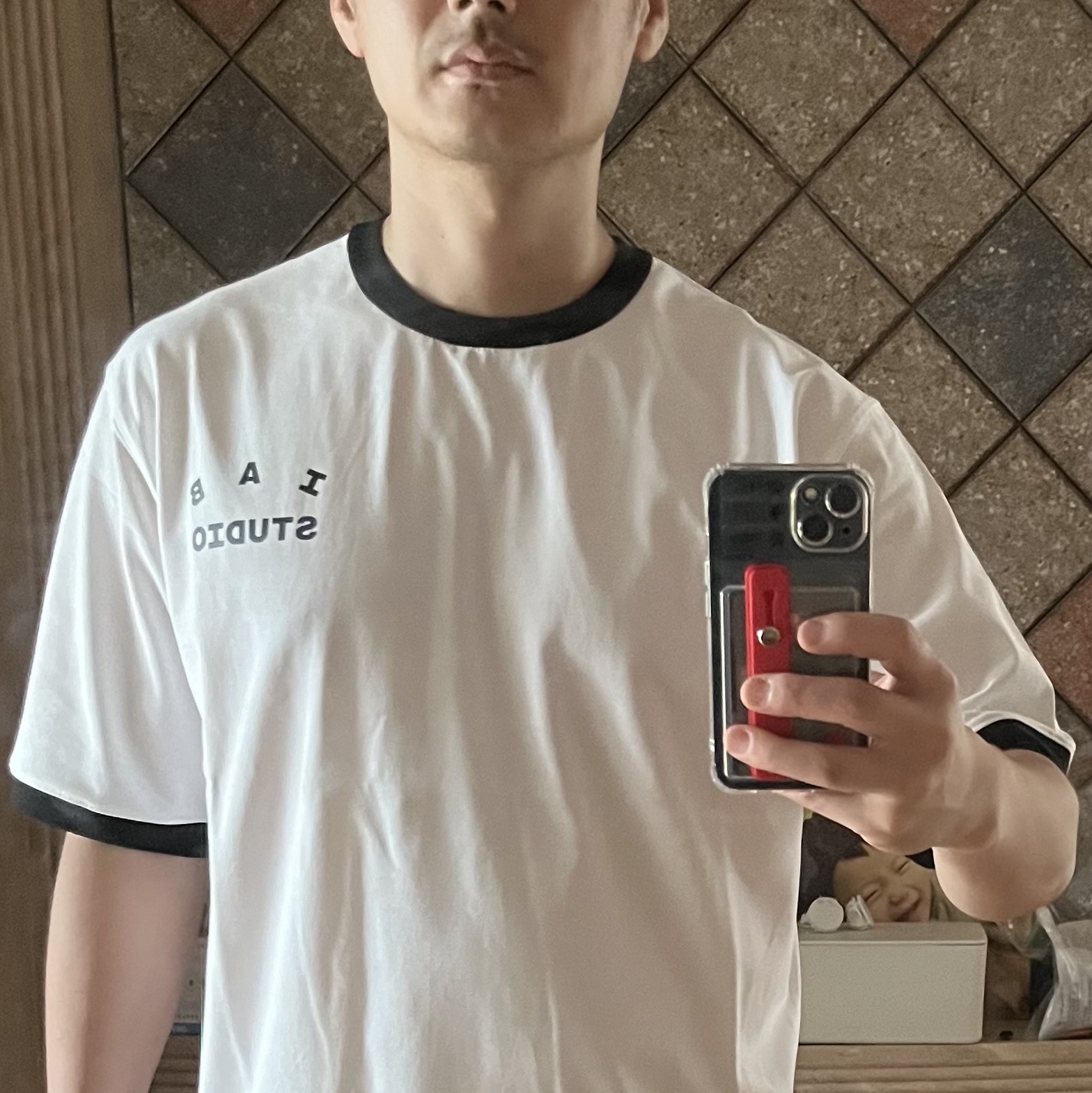 IAB Studio Established T-Shirt White Black 착용 스타일 - 3