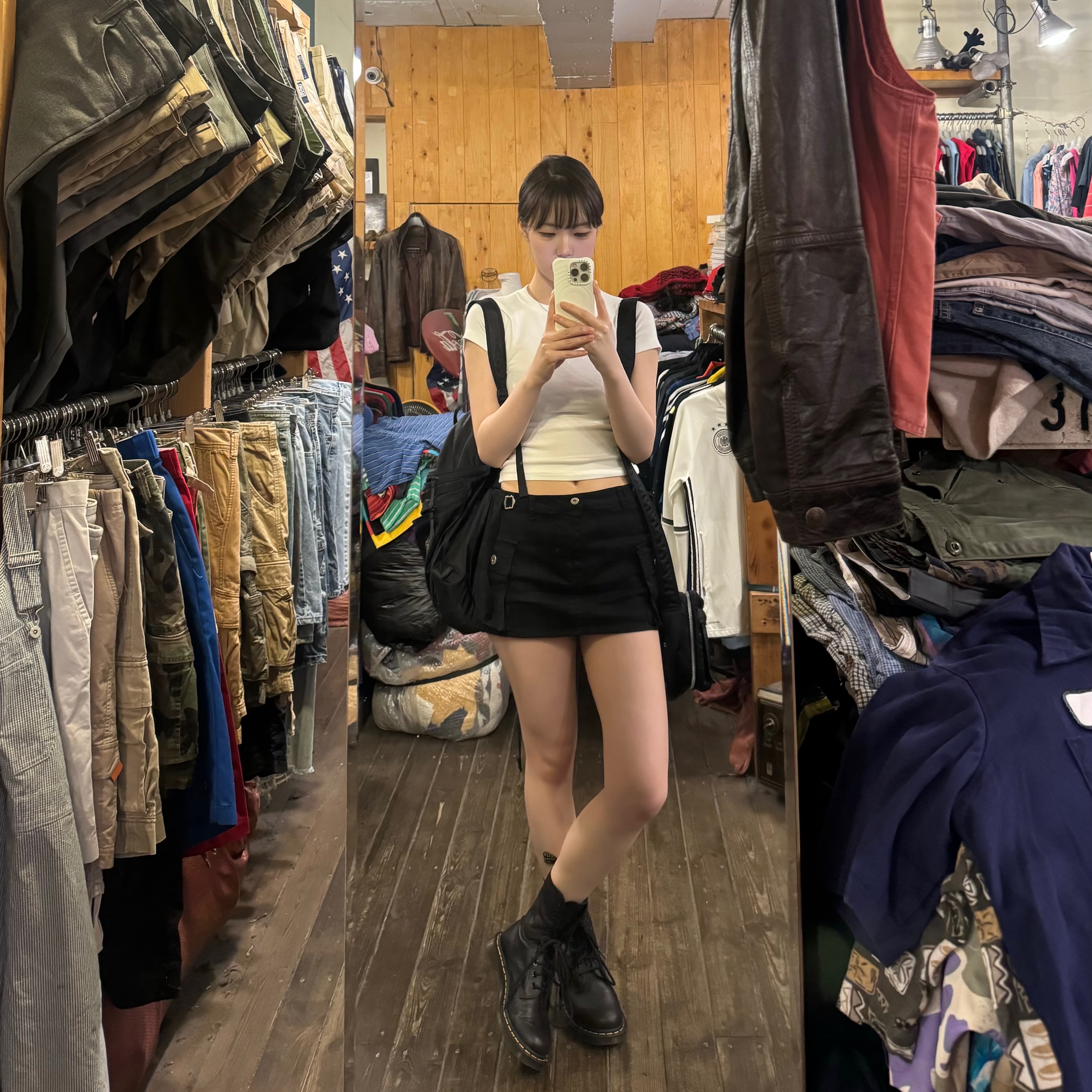 Arc'teryx Heliad 15 Backpack Black, Dr. Martens Women 1490 Virginia Black 착용 스타일 - 1