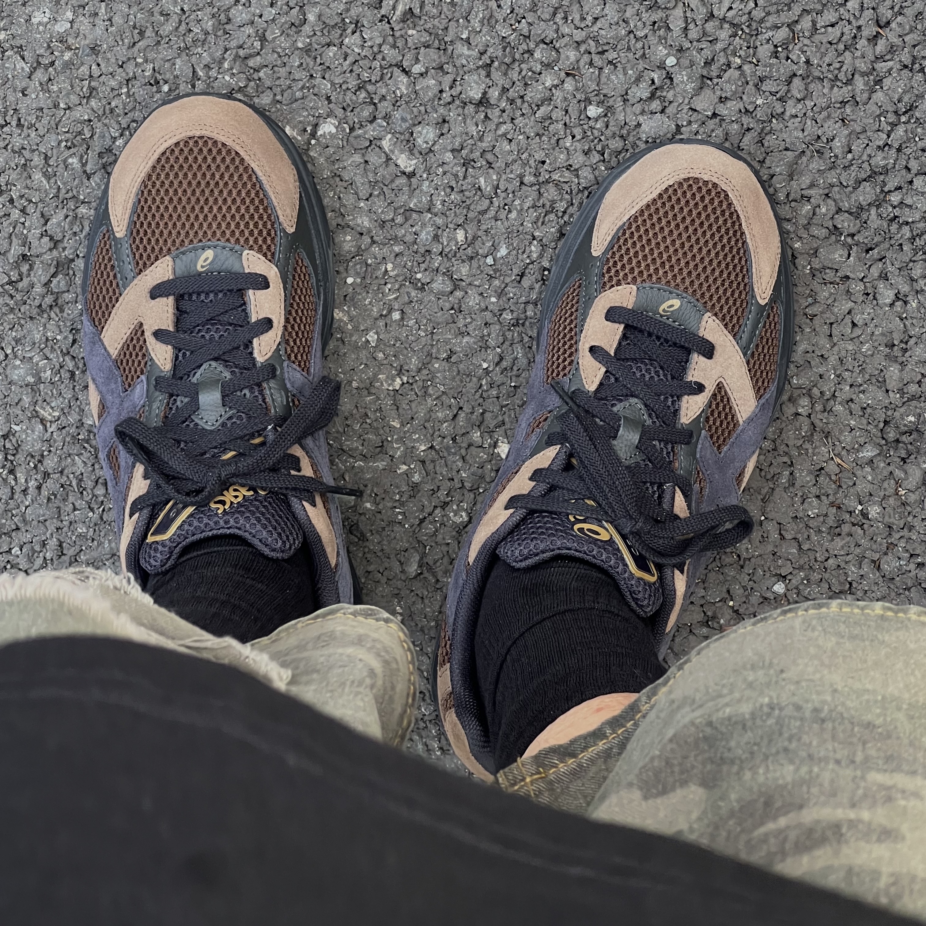 Asics Gel-1130 SMU Dark Brown Midnight 착용 스타일 - 2