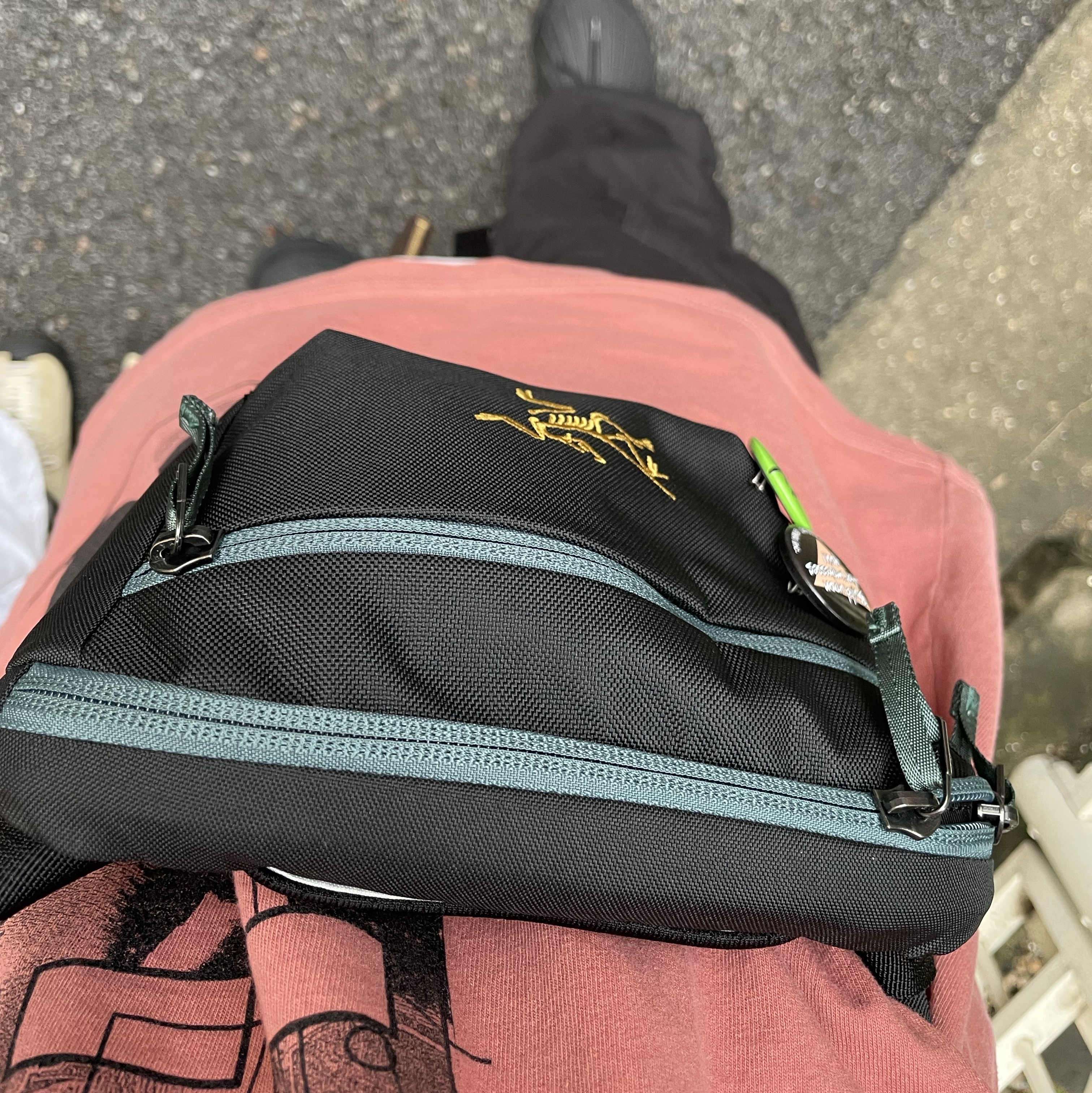 Arc'teryx Mantis 1 Waistpack Dark Magic 착용 스타일 - 2