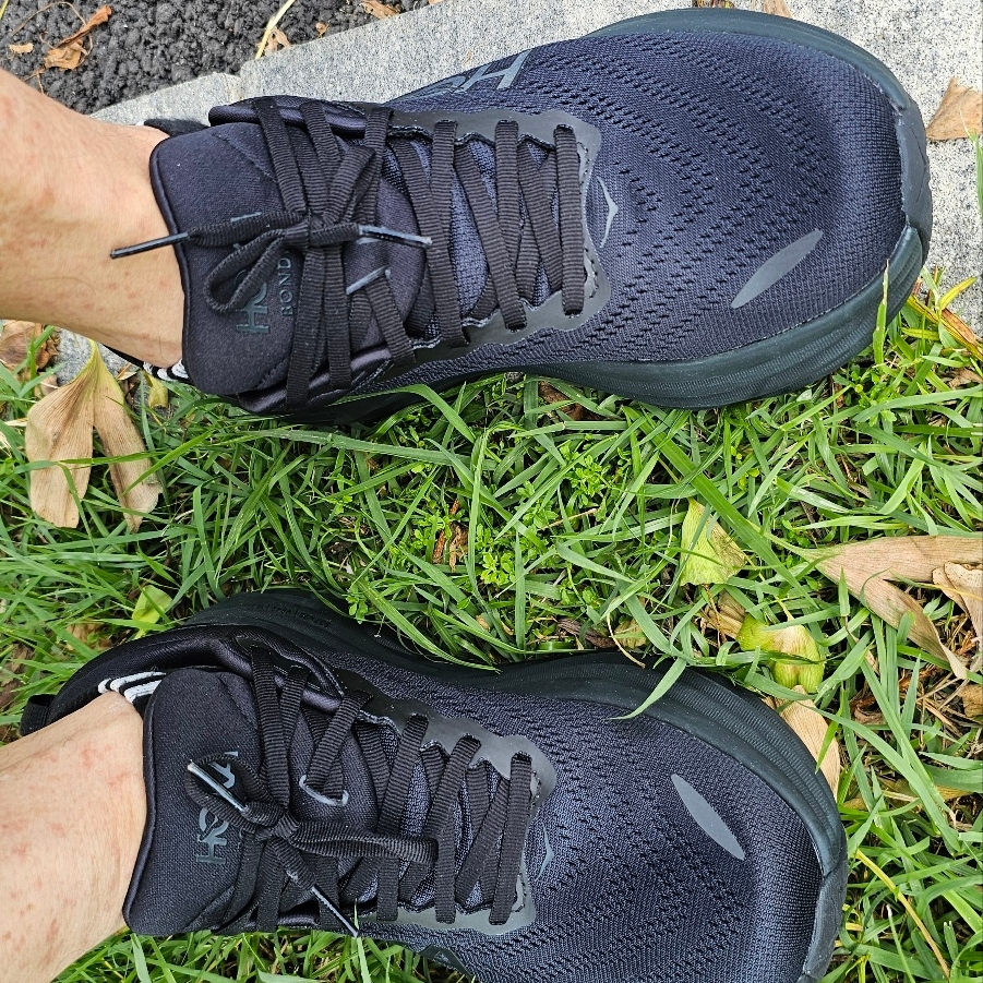 Hoka Bondi 8 Black - Wide 착용 스타일
