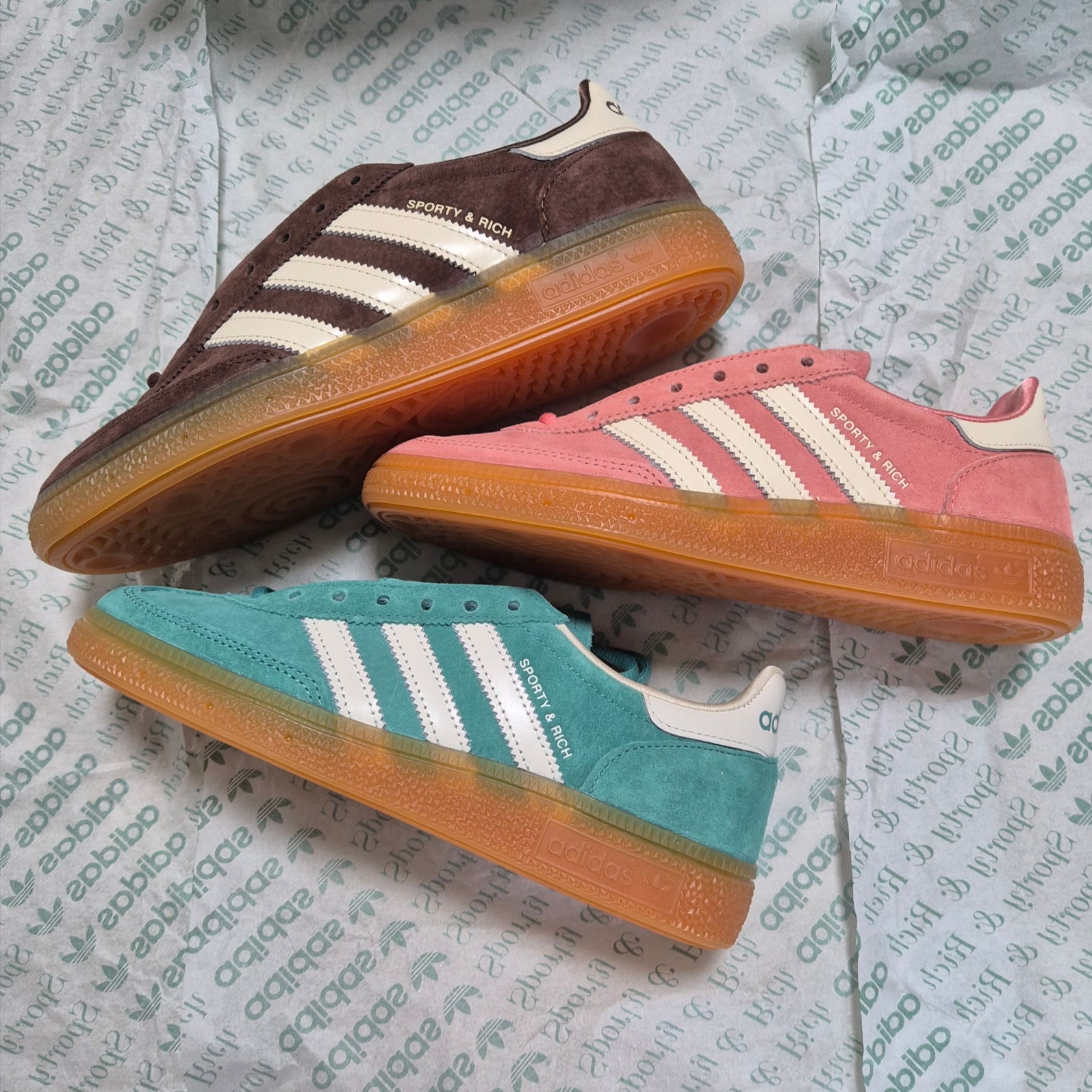 Adidas x Sporty & Rich Spezial Handball Auburn Cream White, Adidas x Sporty & Rich Spezial Handball Pantone Cream White 착용 스타일 - 1