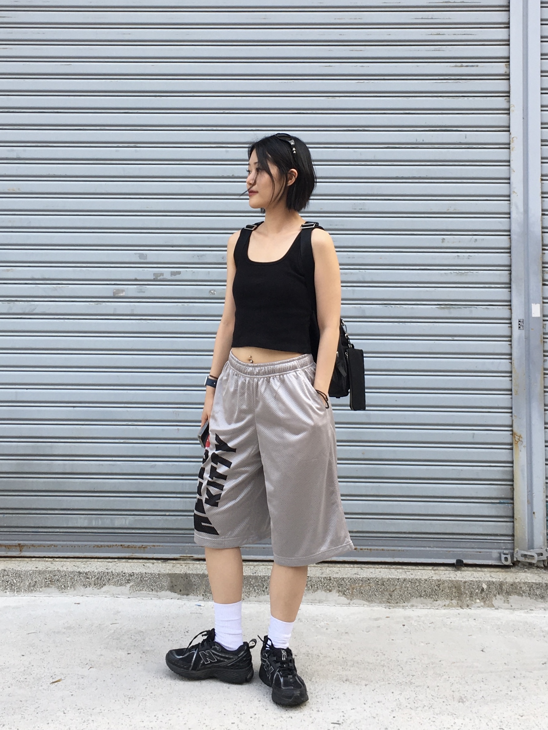 Open Yy x Hello Kitty Mesh Shorts Gray, New Balance 1906R Black Silver Metallic 착용 스타일 - 2