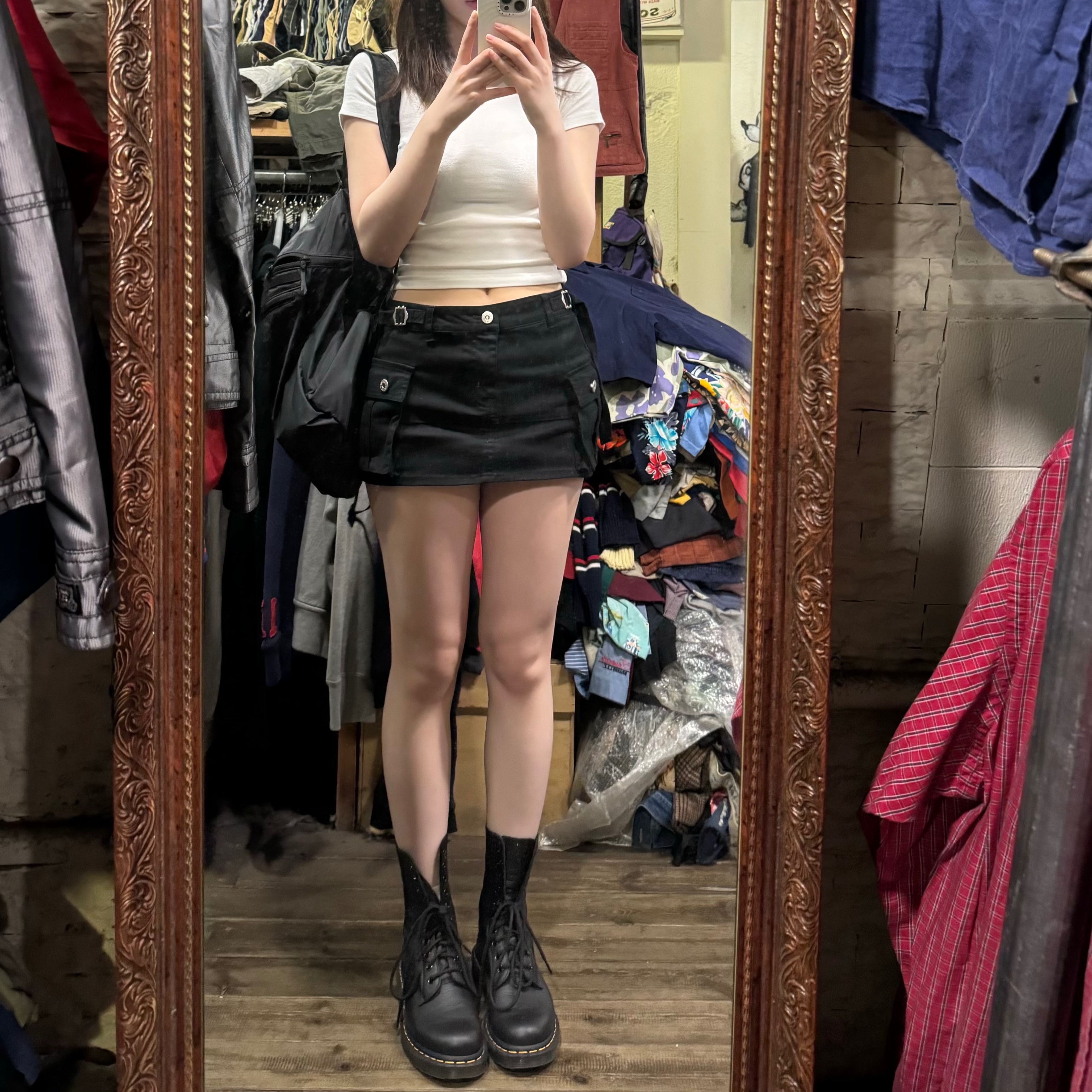 Arc'teryx Heliad 15 Backpack Black, Dr. Martens Women 1490 Virginia Black 착용 스타일 - 2