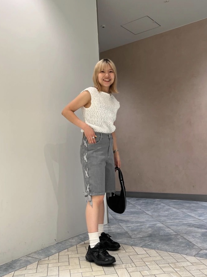 Baum Und Pferdgarten Women Neo Grey Worn Out Denim - 24FW 착용 스타일 - 2