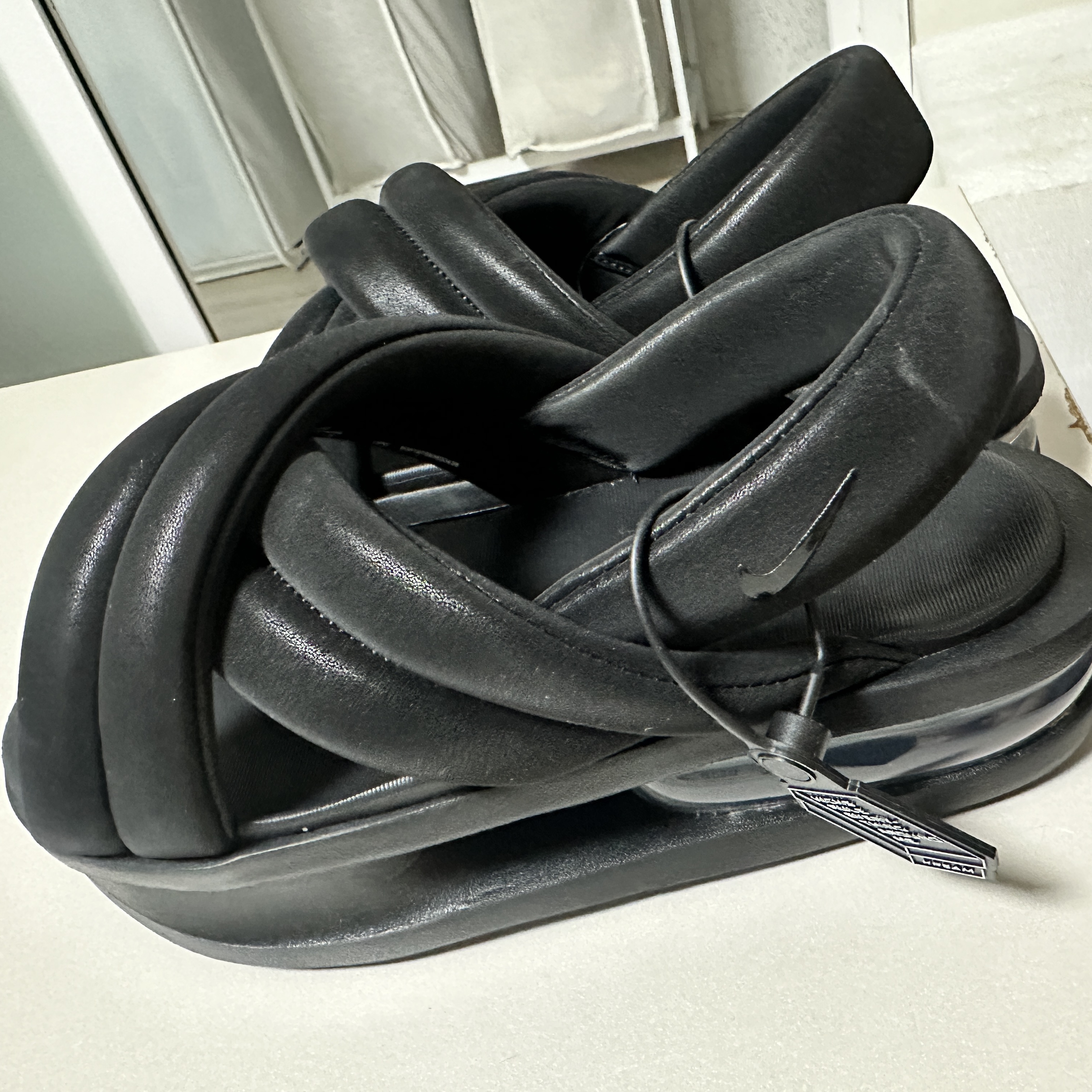 (W) Nike Air Max Isla Sandal Black Anthracite 착용 스타일