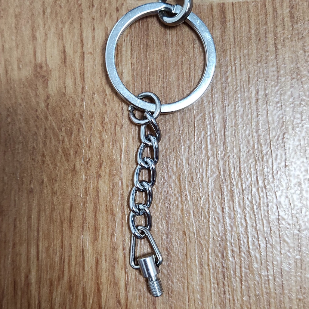 Stussy 8 Ball Keychain Black 착용 스타일